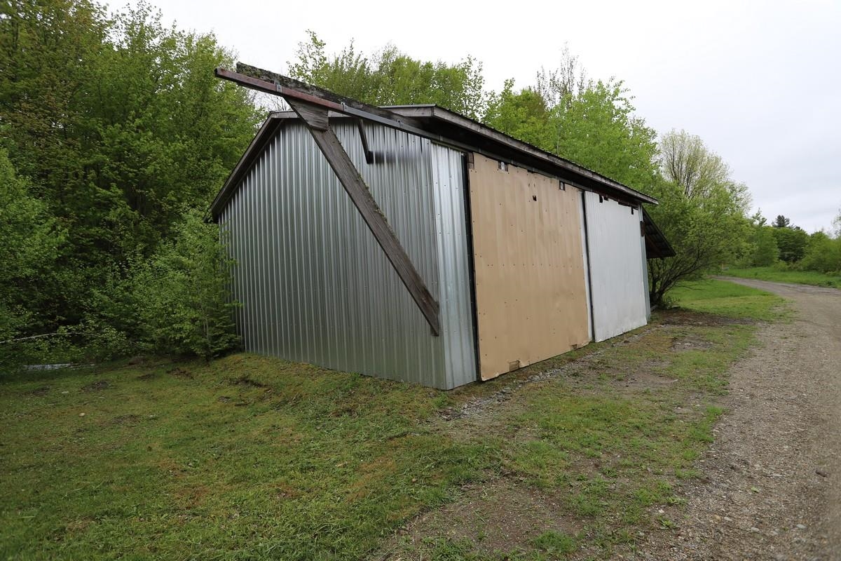 main property photo 28