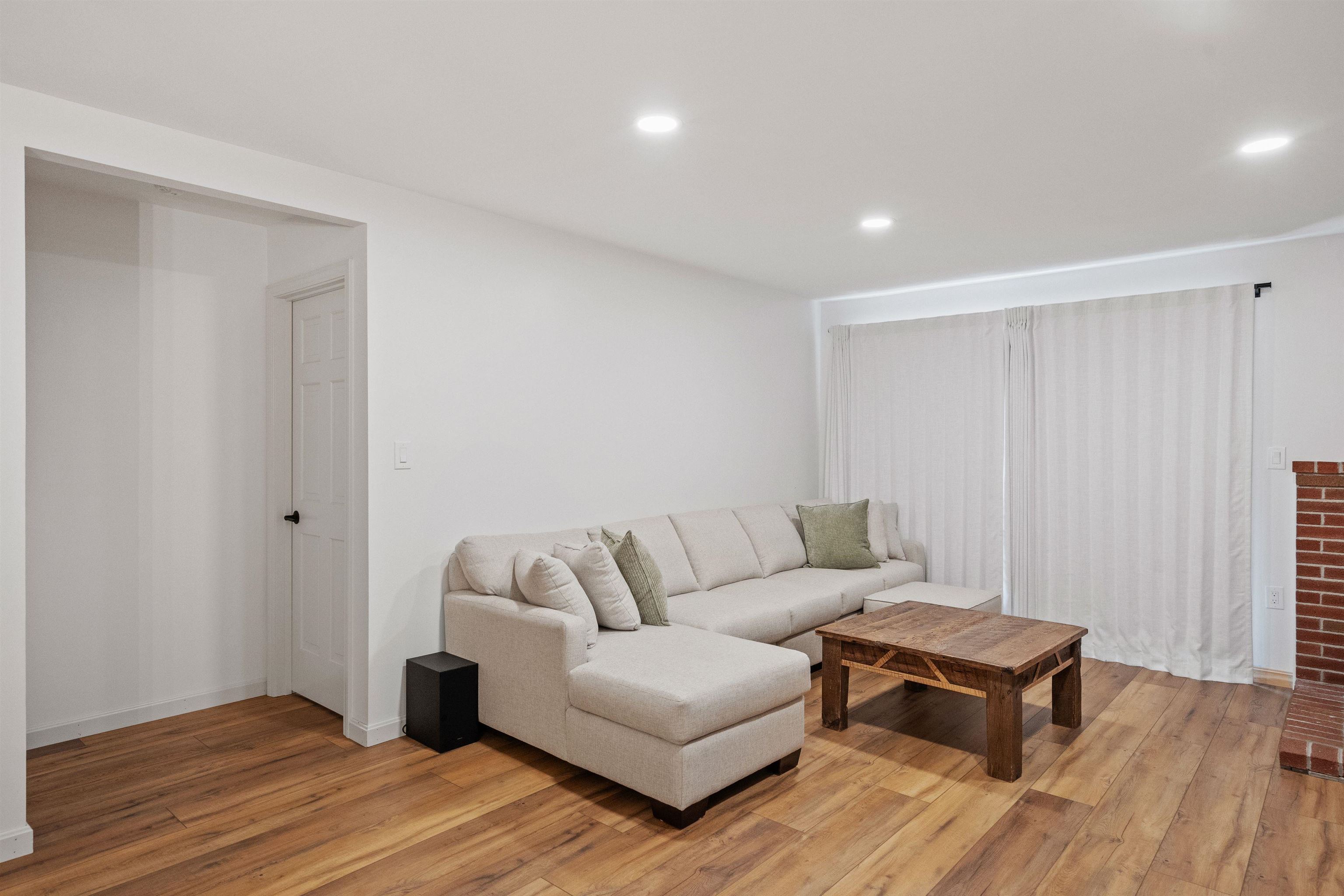 property viewer photo 7