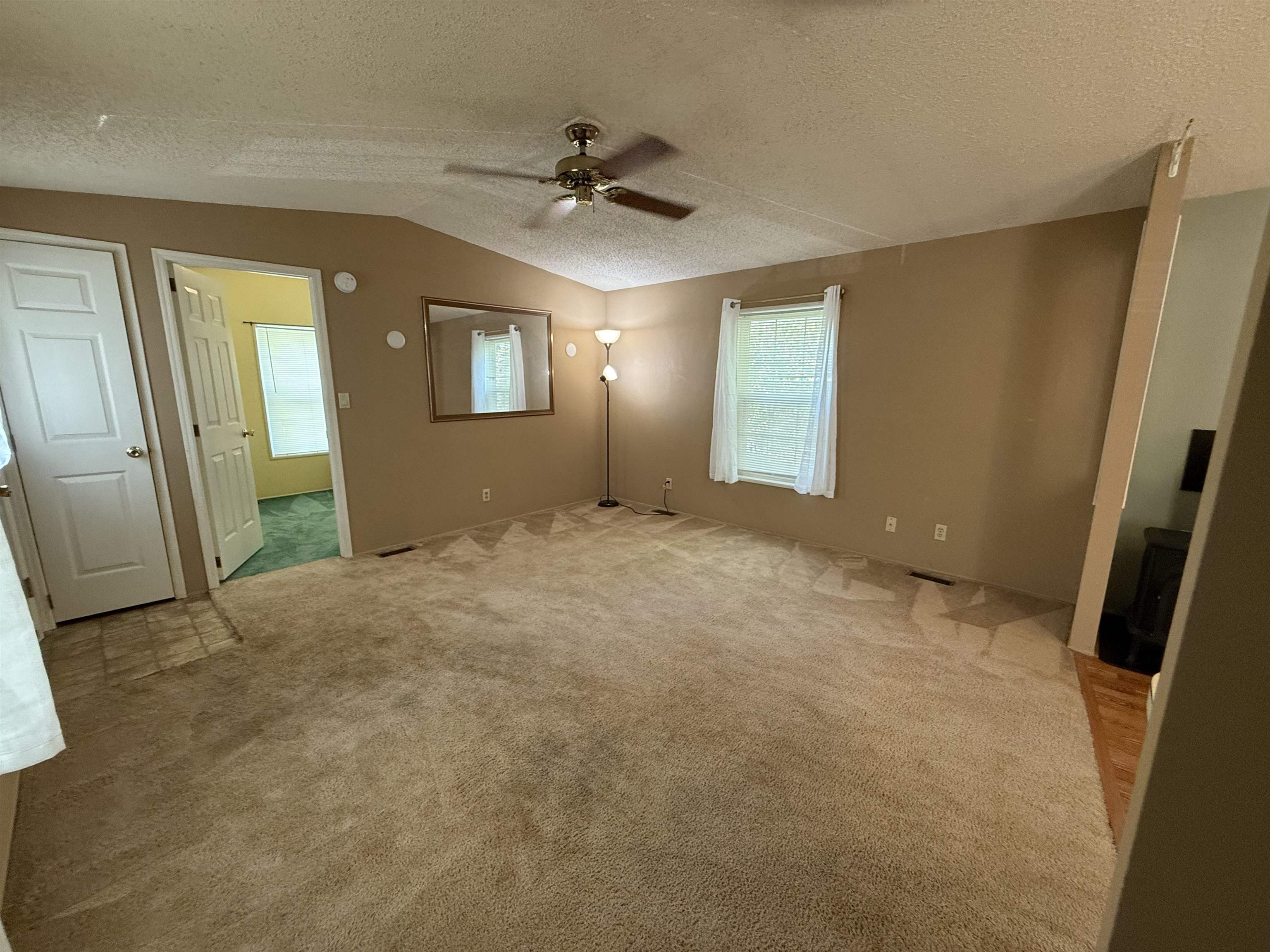 property viewer photo 3