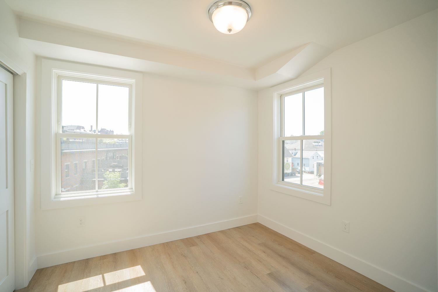 property viewer photo 3