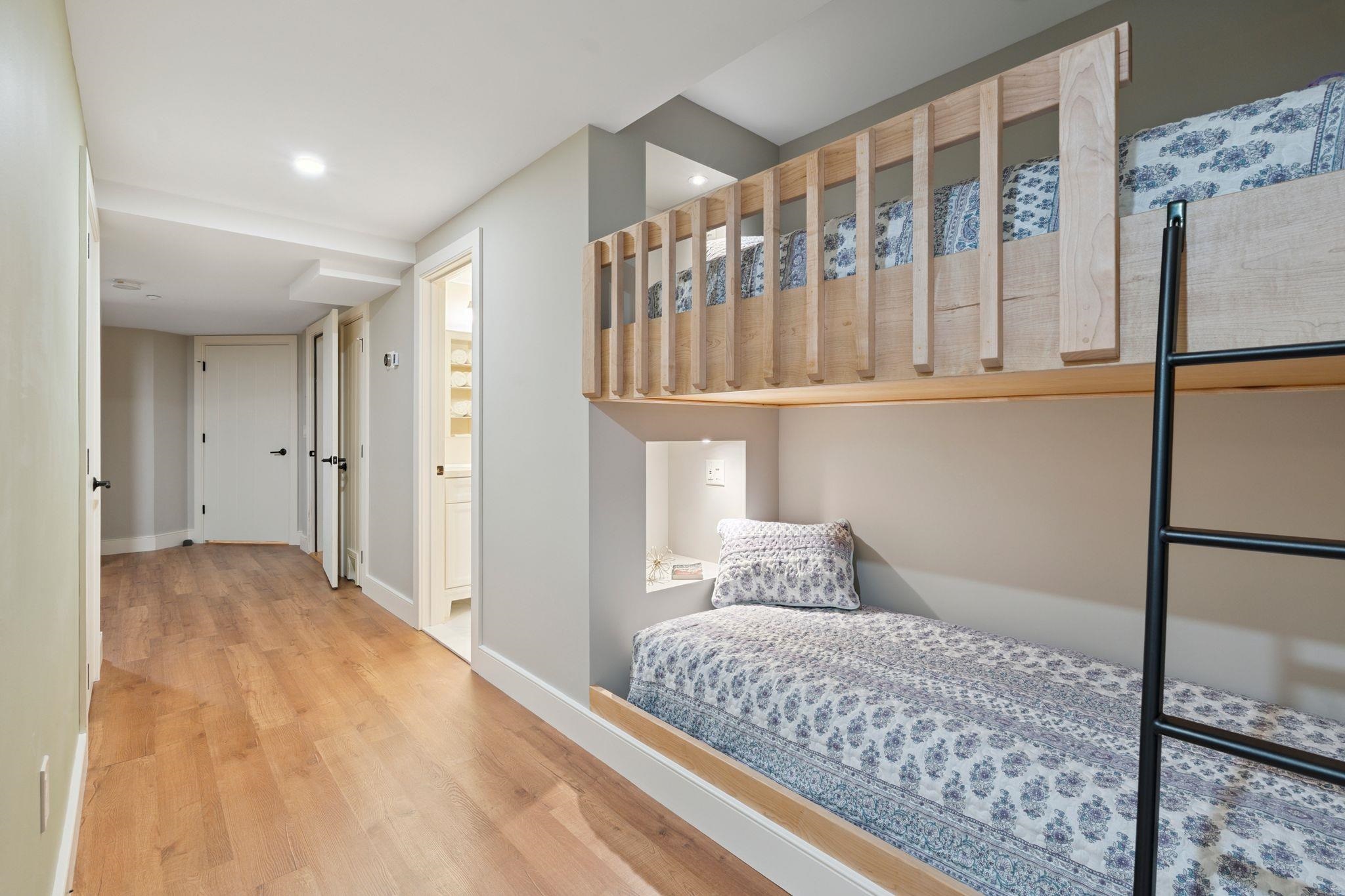 property viewer photo 36