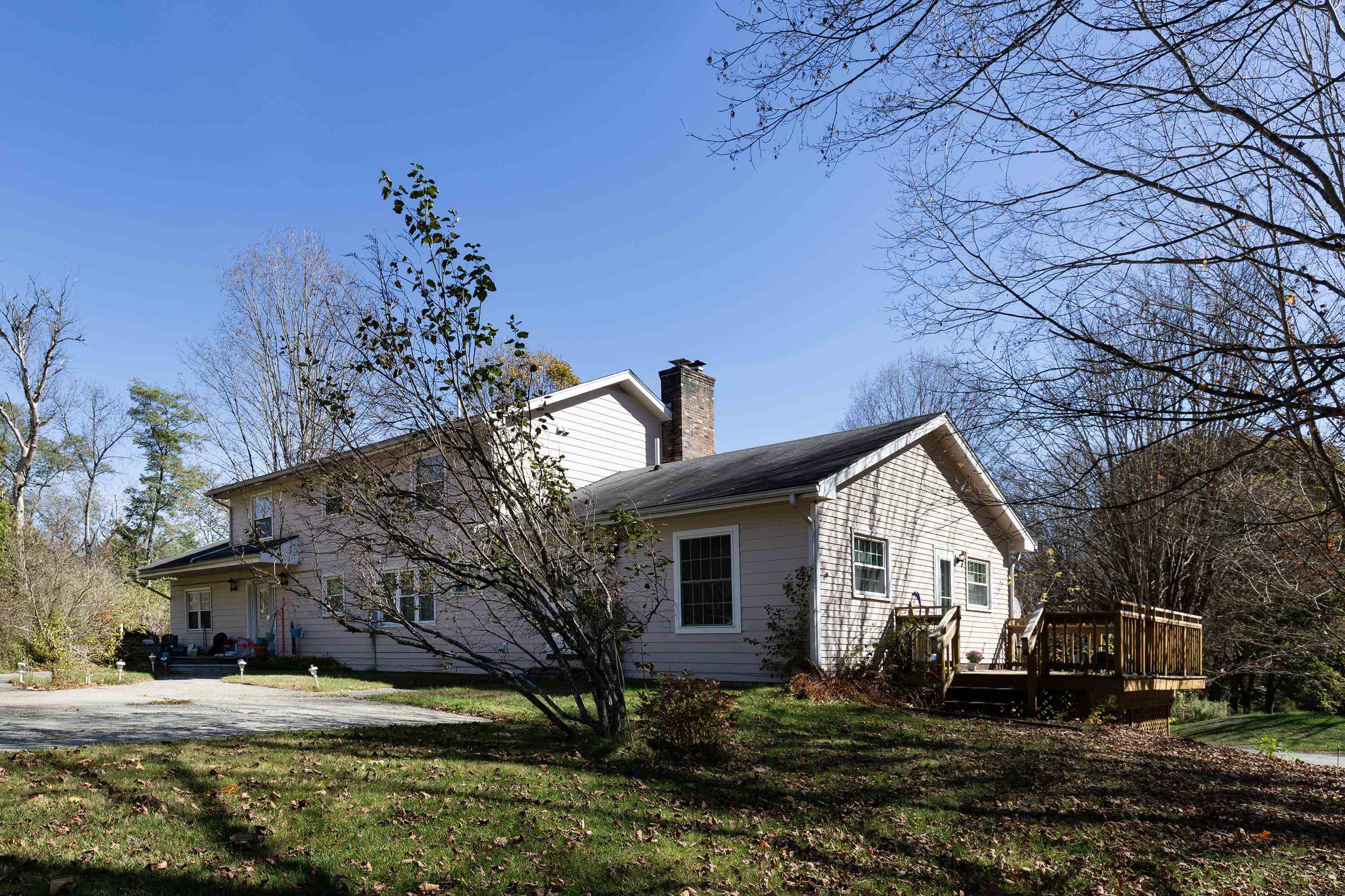 main property photo 28