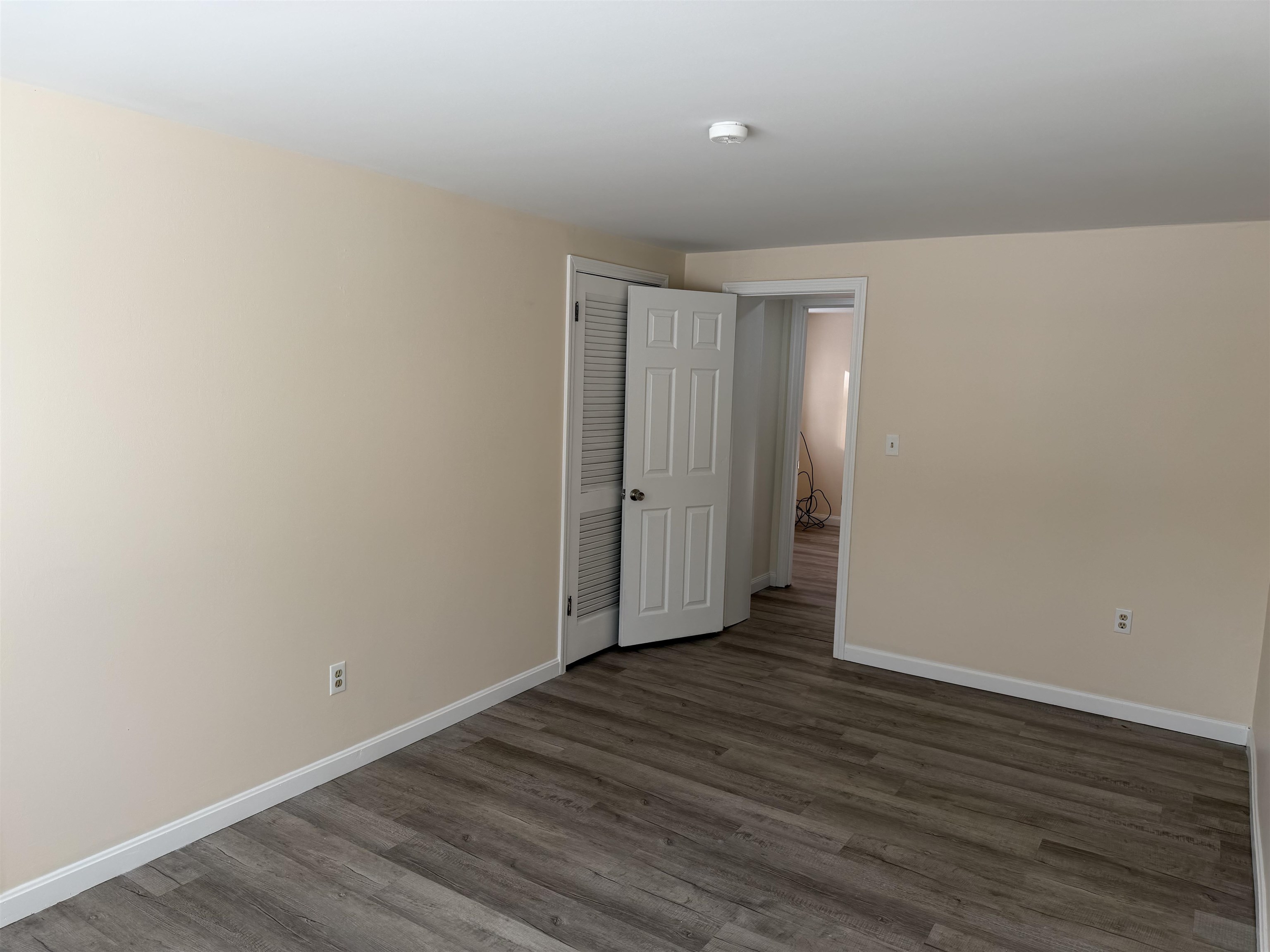 property viewer photo 11