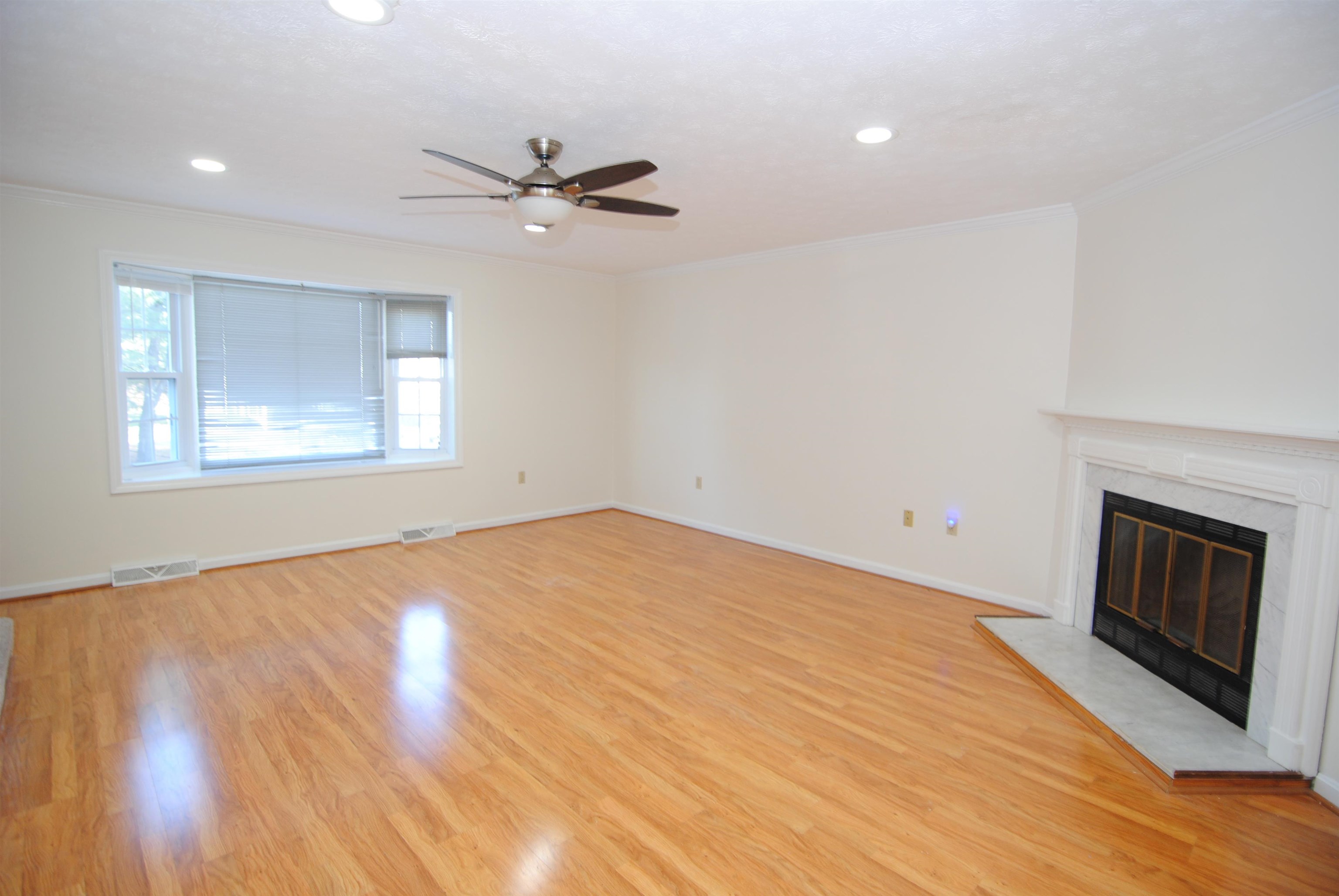 property viewer photo 2