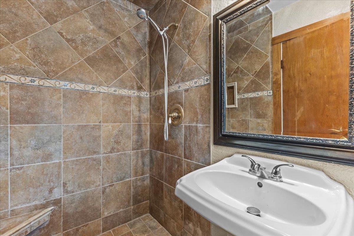 property viewer photo 18