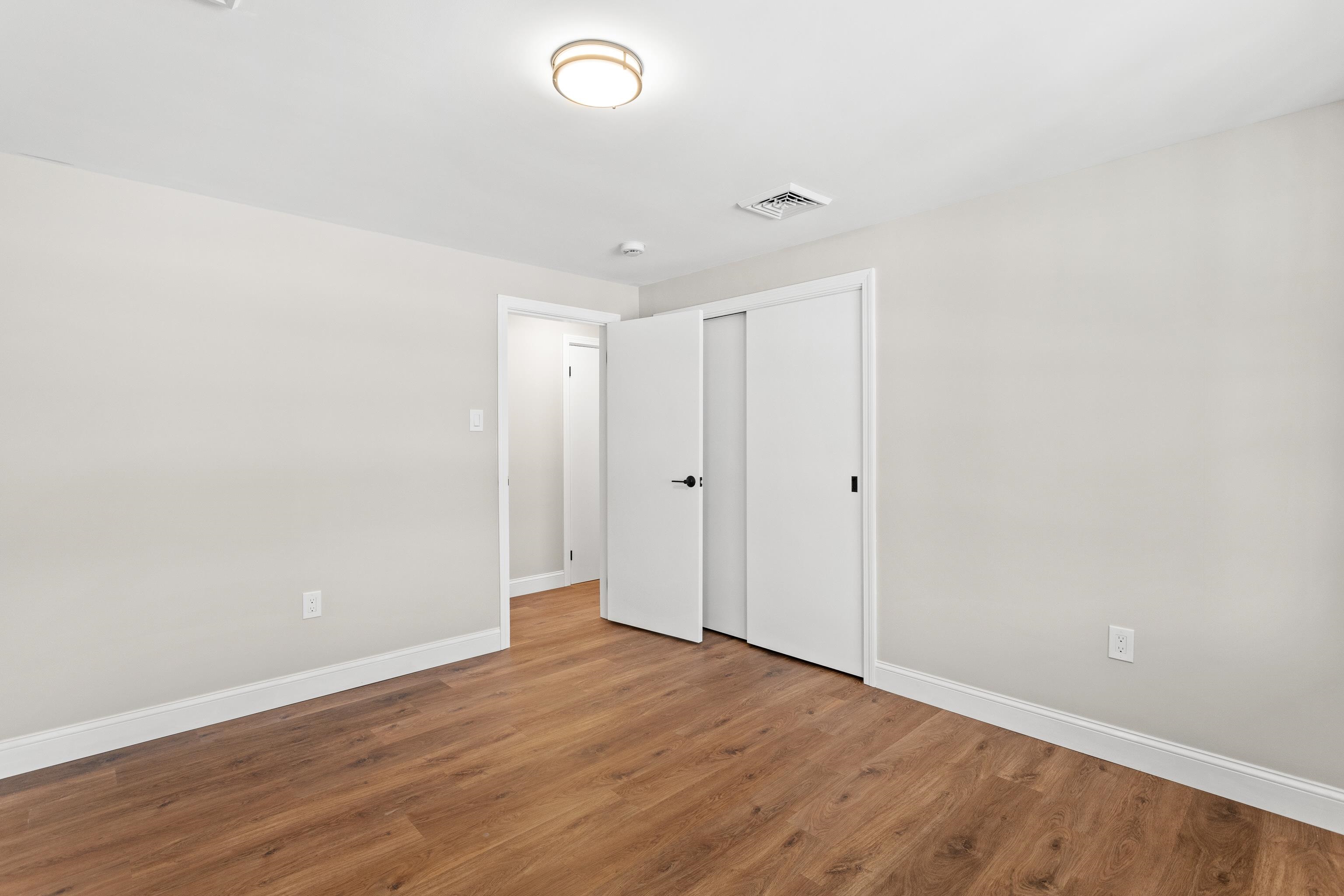property viewer photo 36
