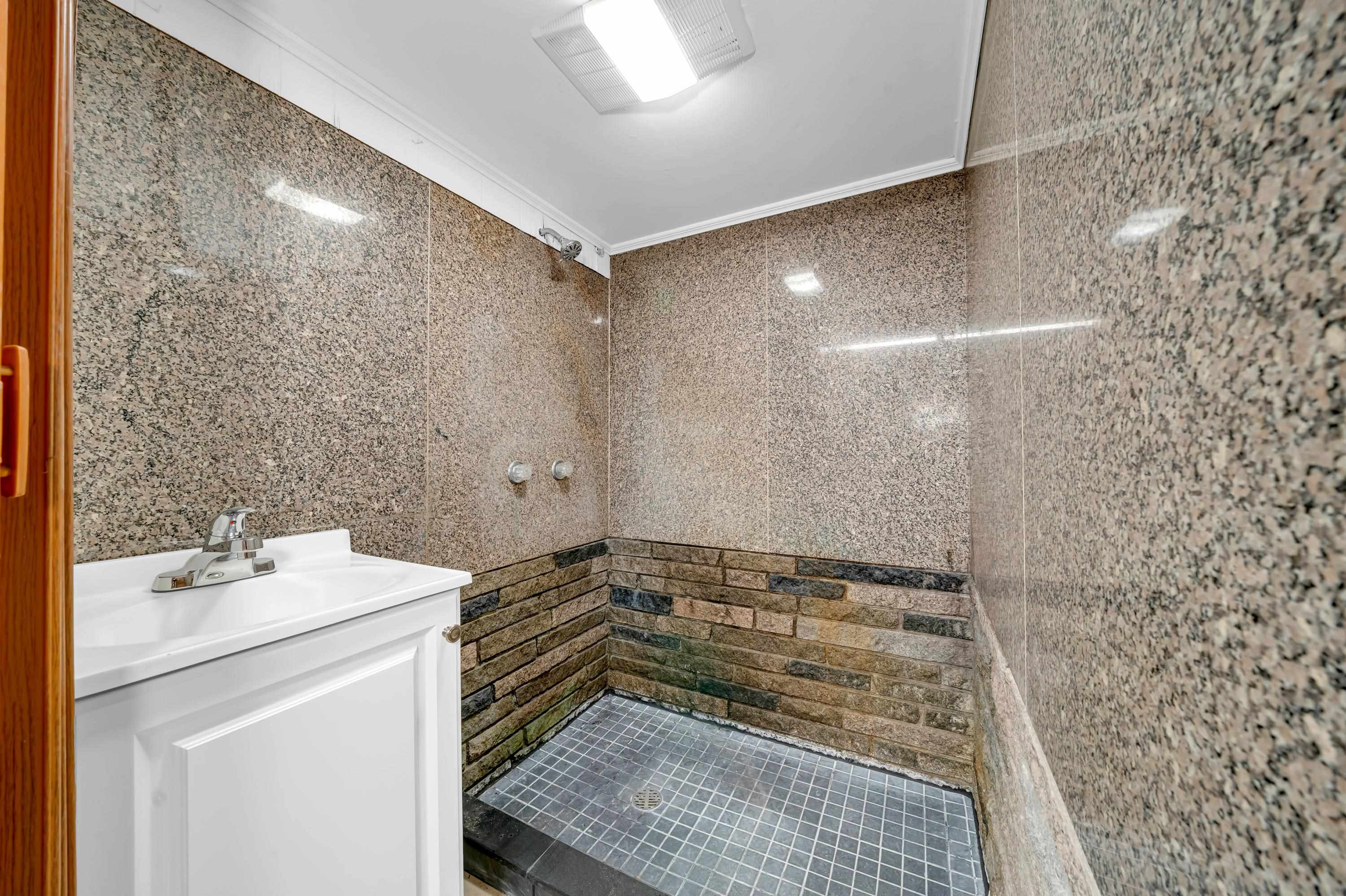 property viewer photo 47