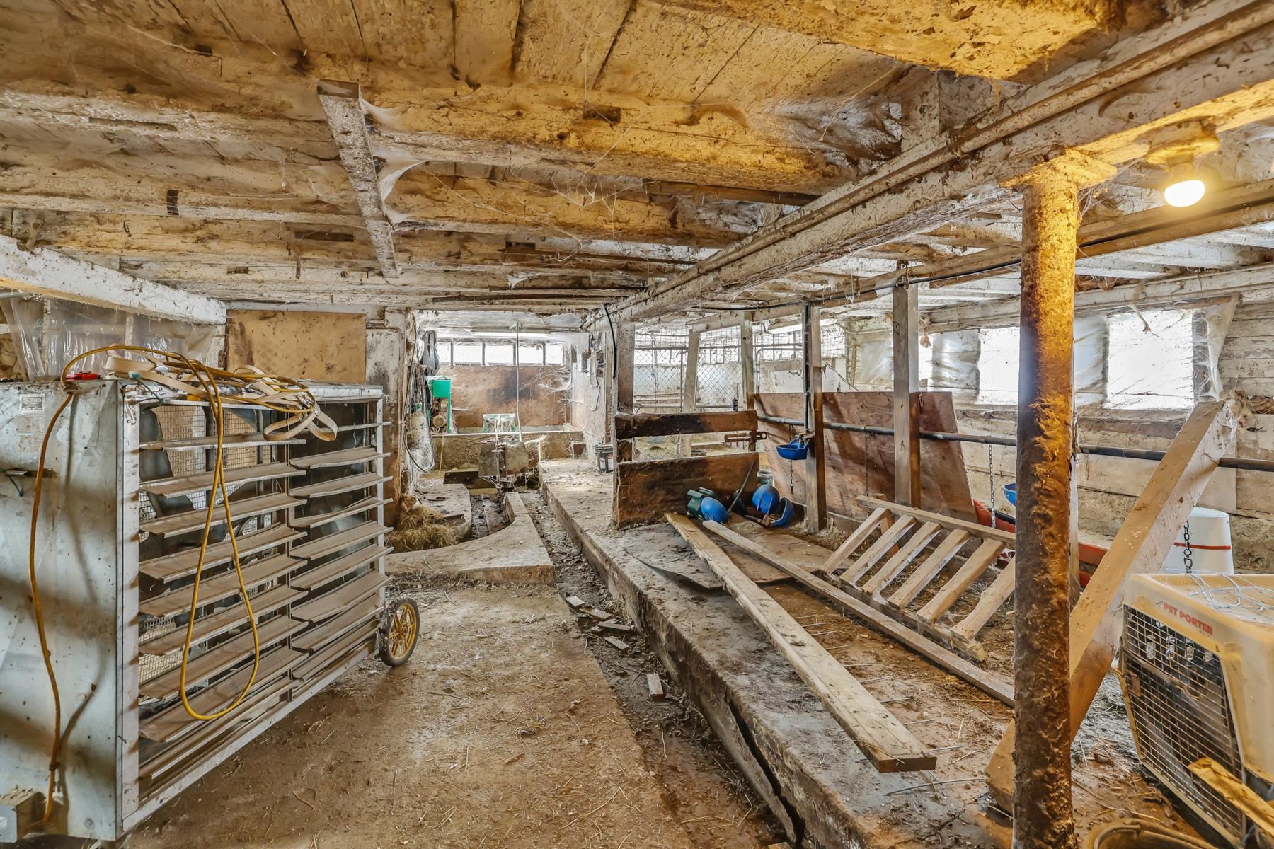 main property photo 33