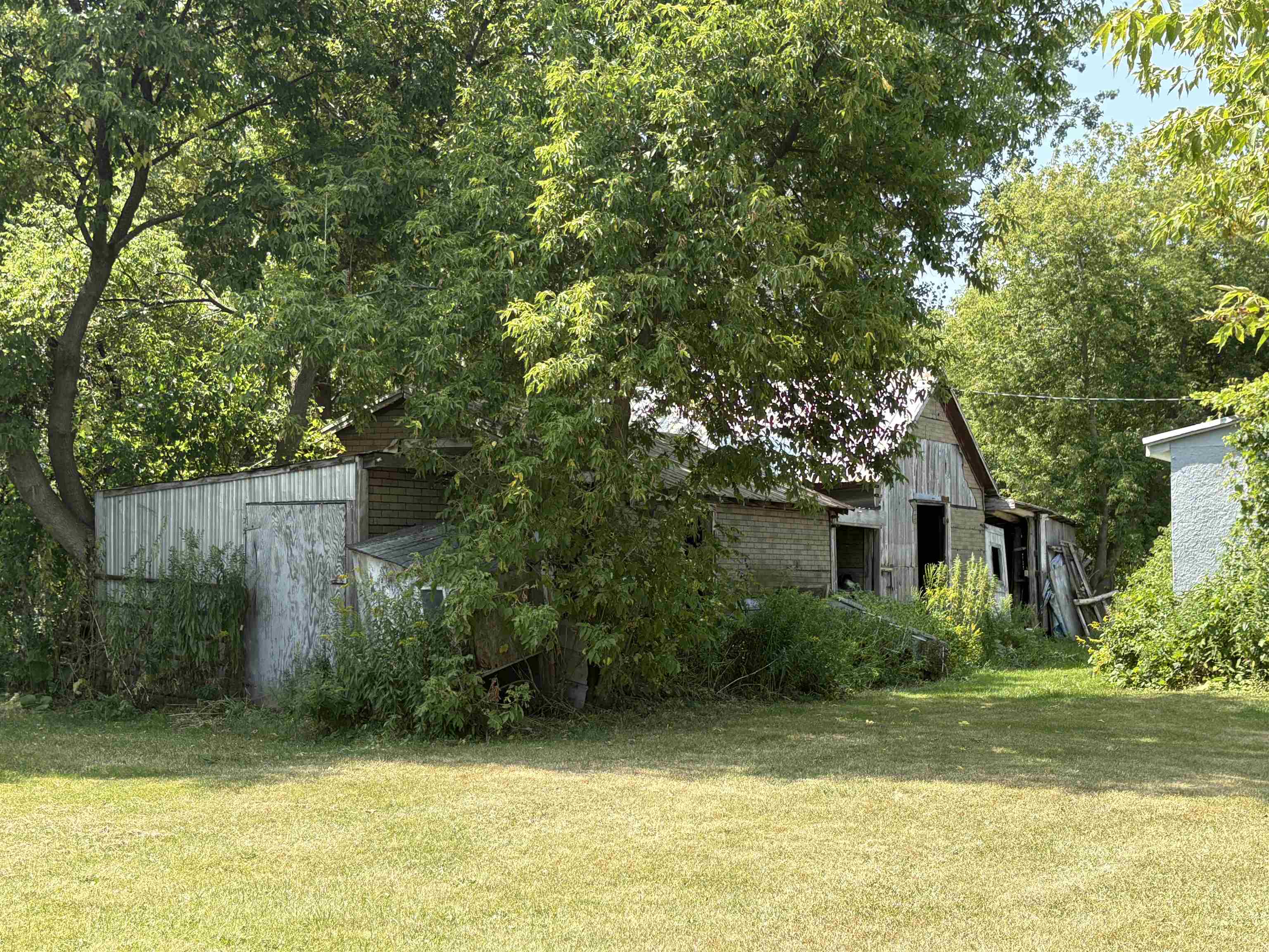 main property photo 33
