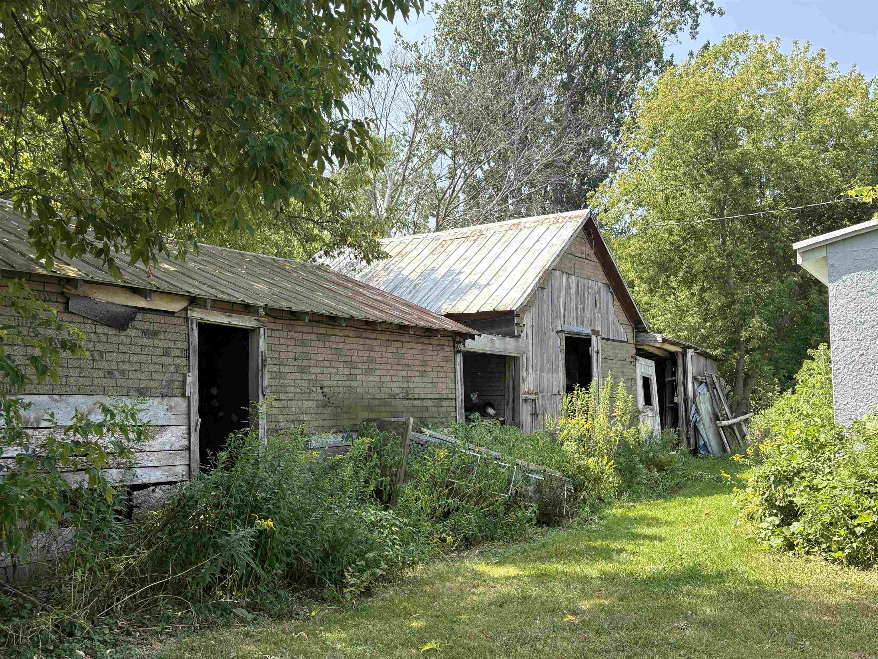 main property photo 37