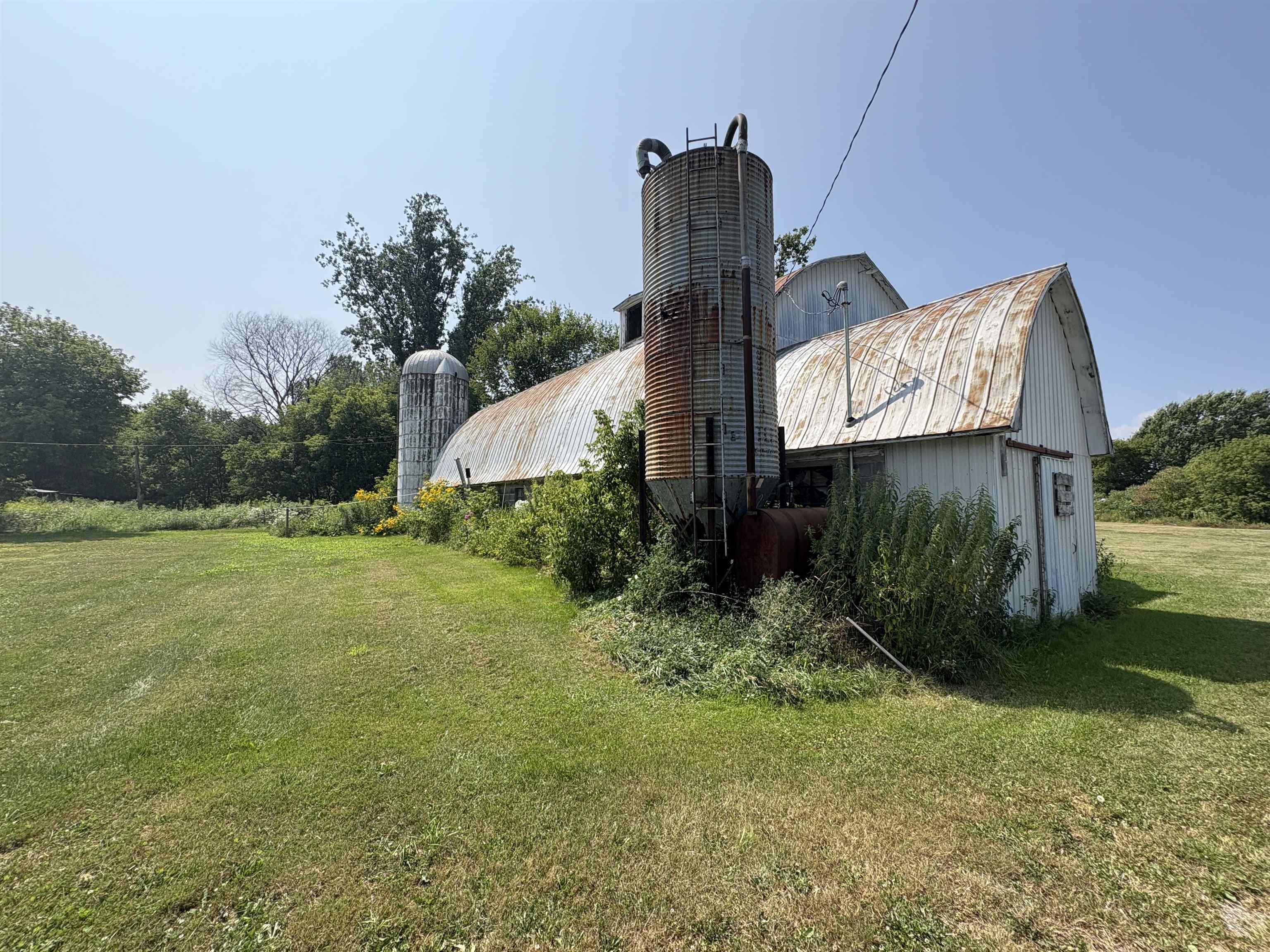 main property photo 4