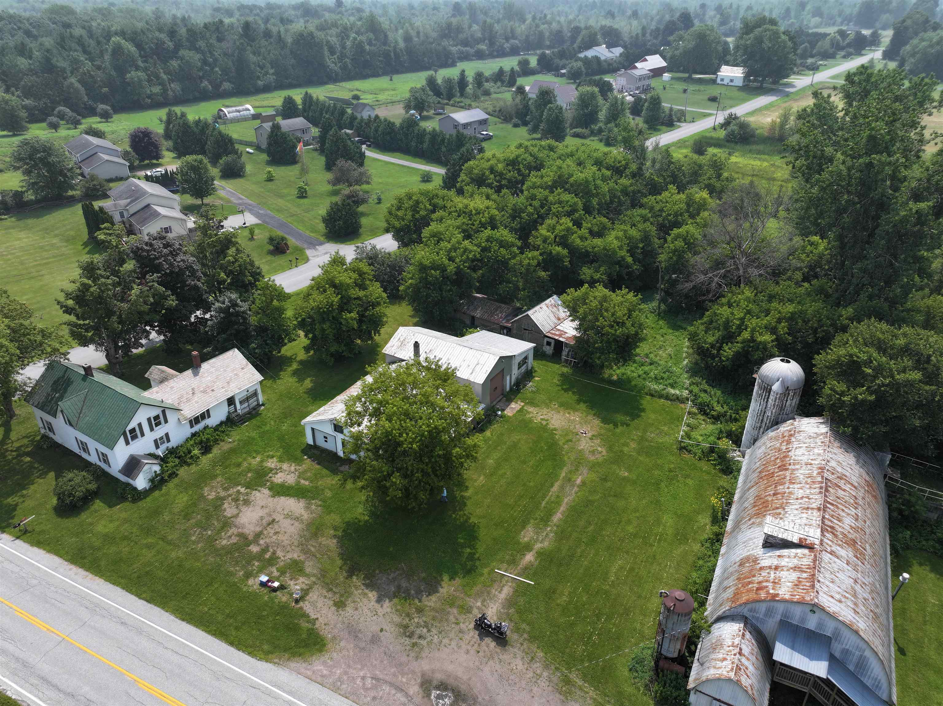 main property photo 9
