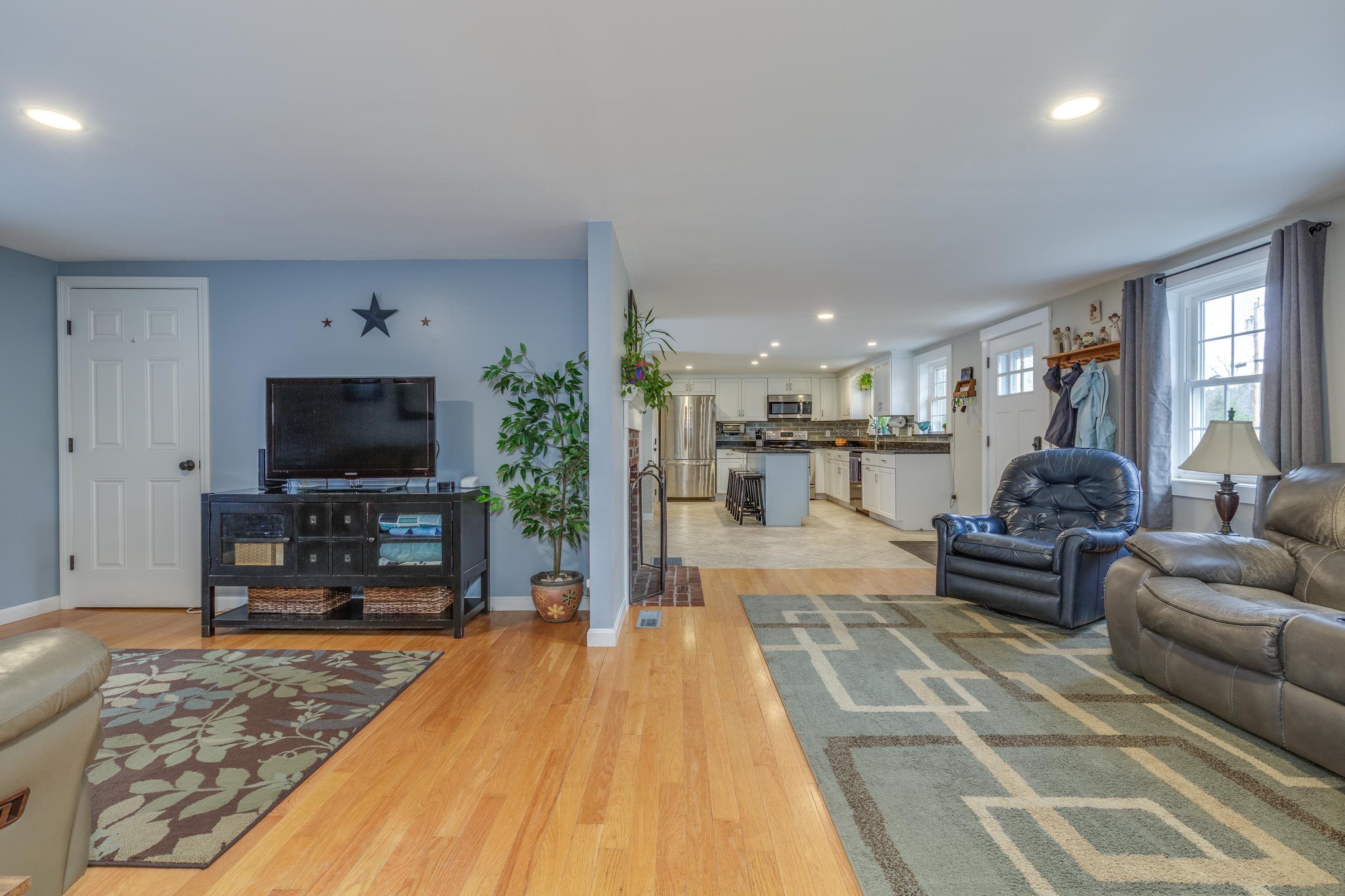 main property photo 9