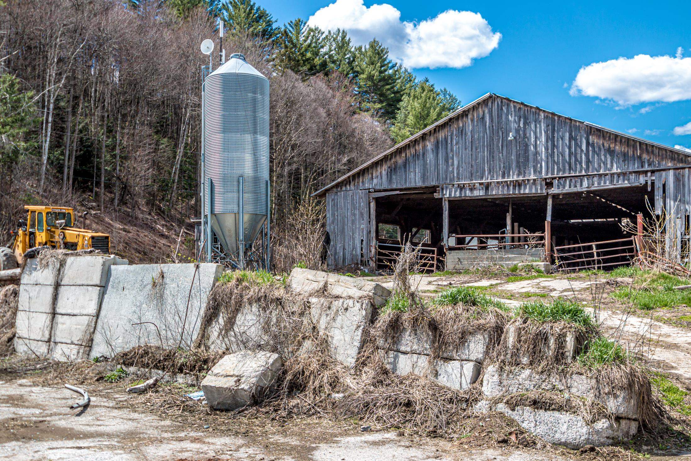 main property photo 32