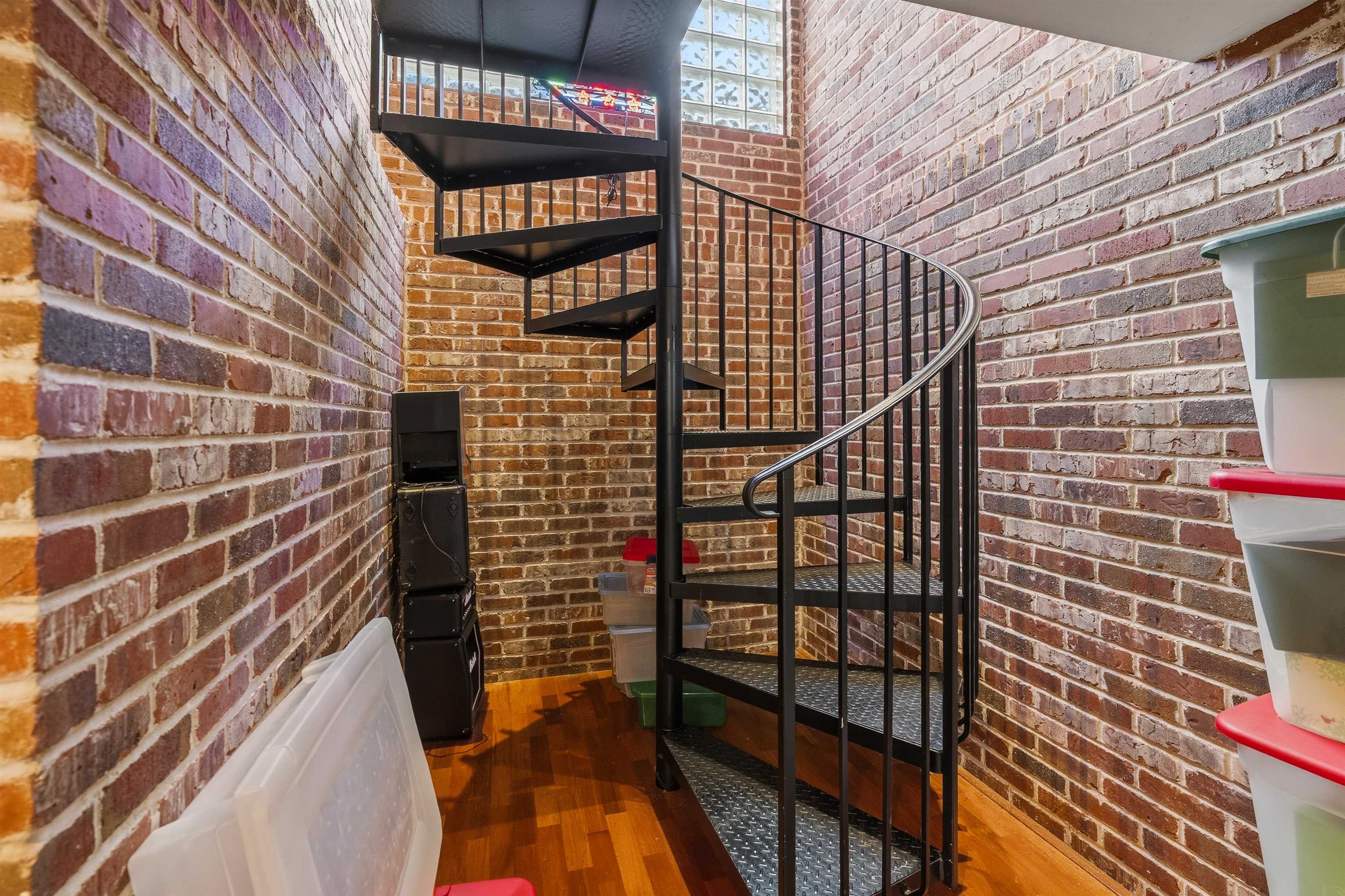 main property photo 16