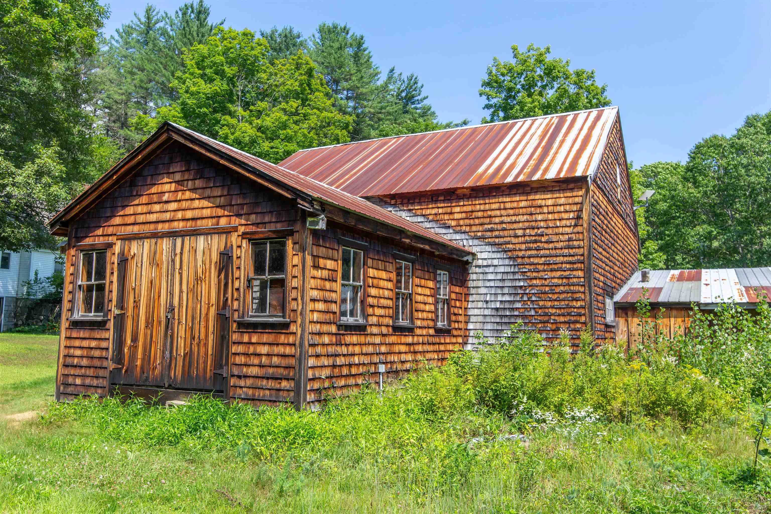 main property photo 28