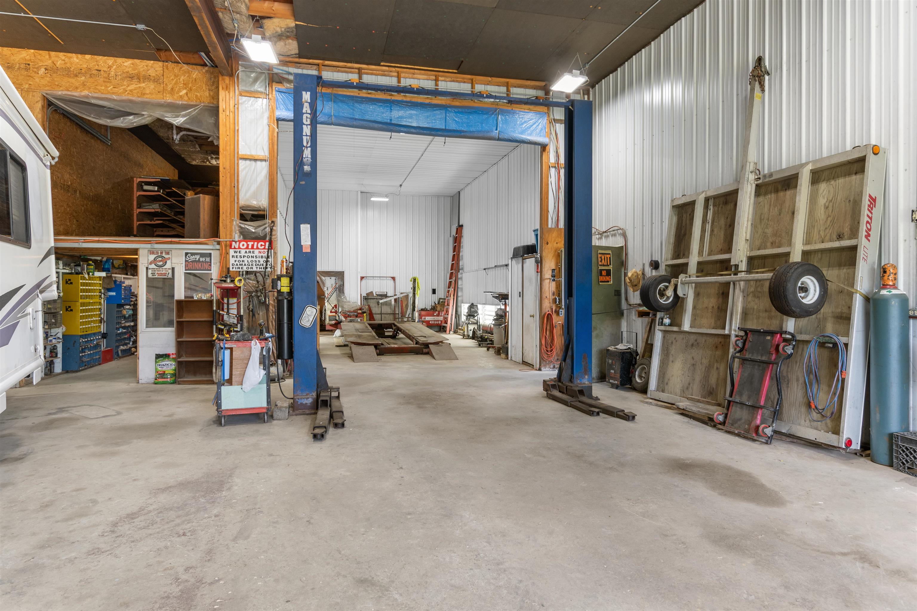 main property photo 40