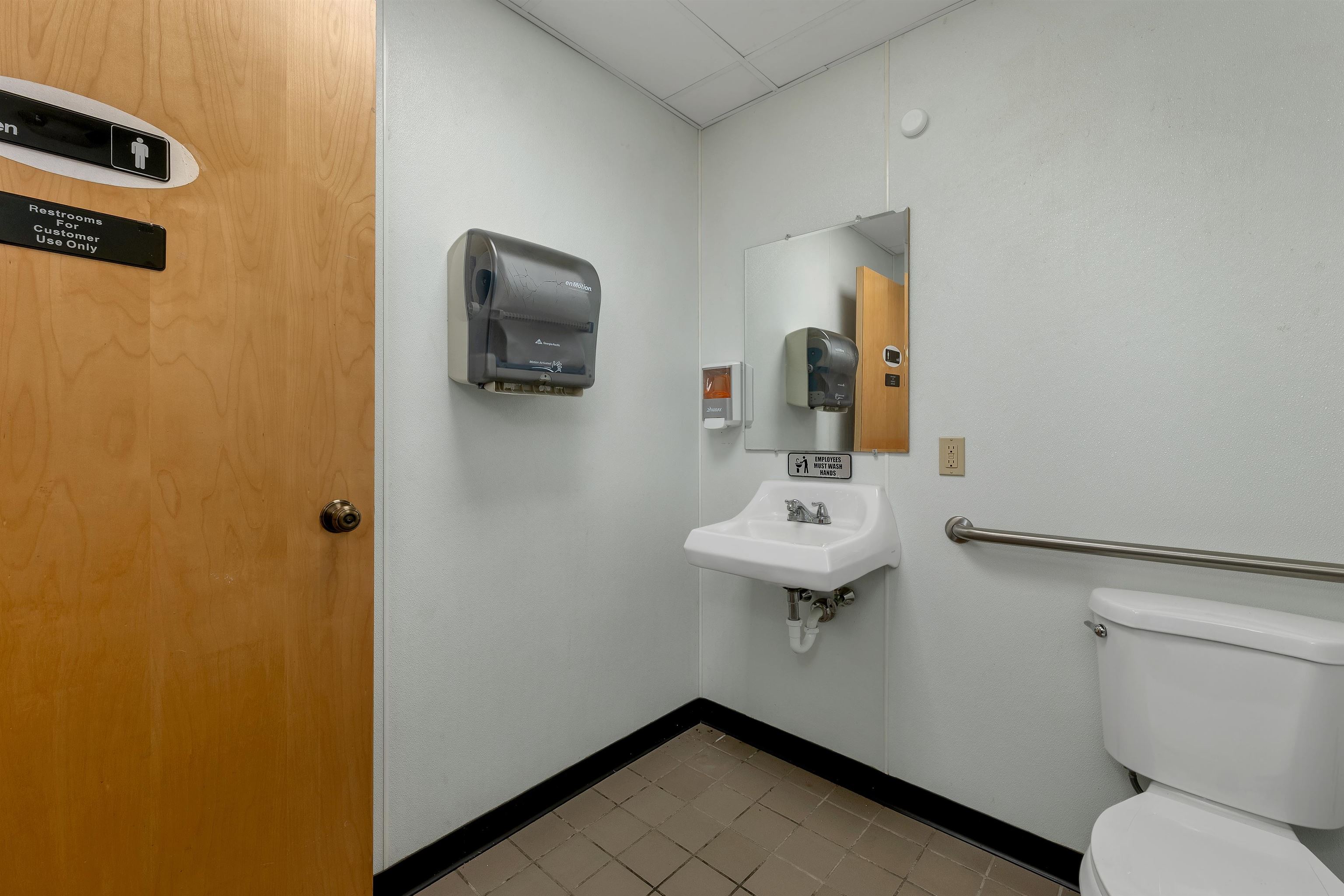 main property photo 30