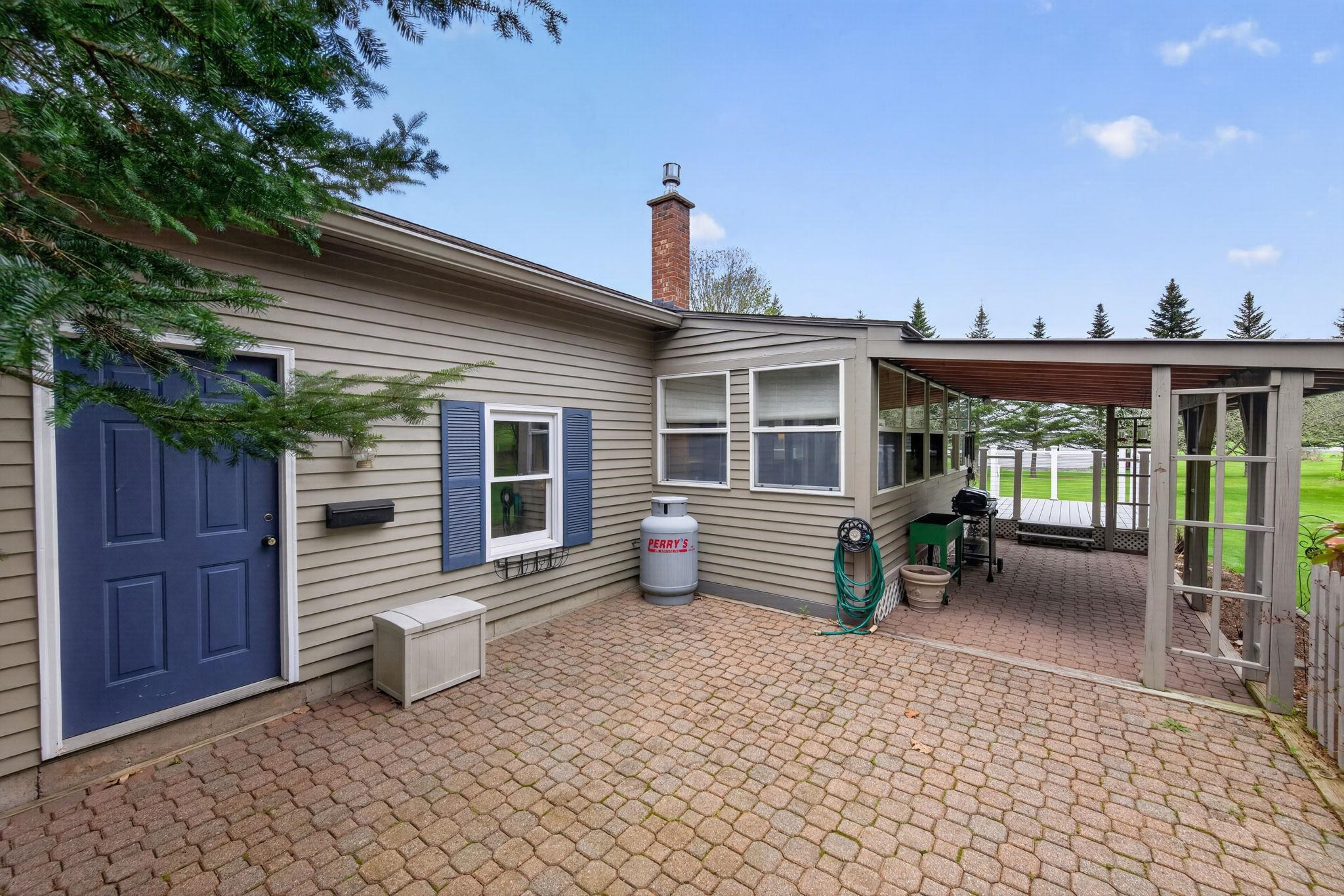 main property photo 30