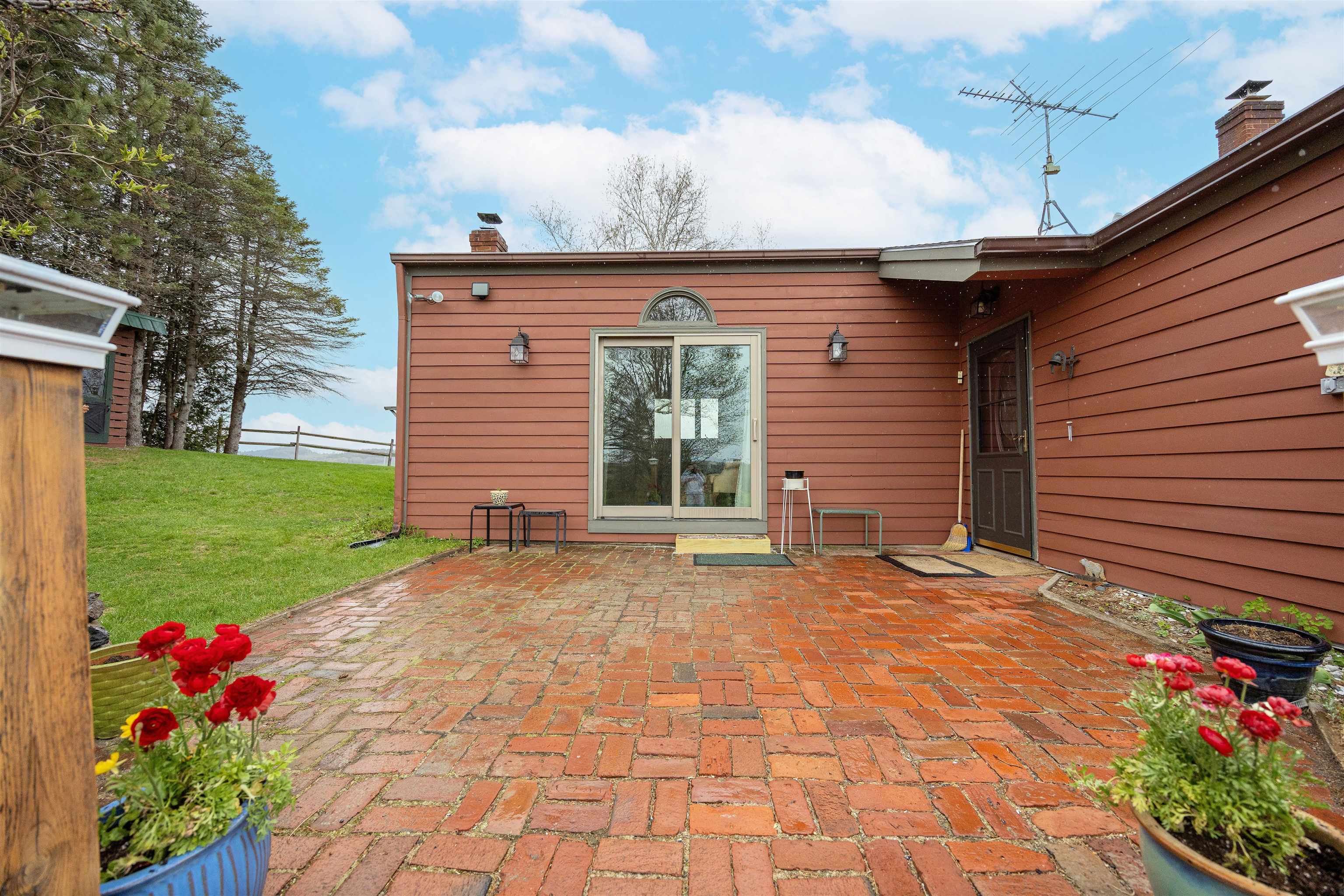 main property photo 51