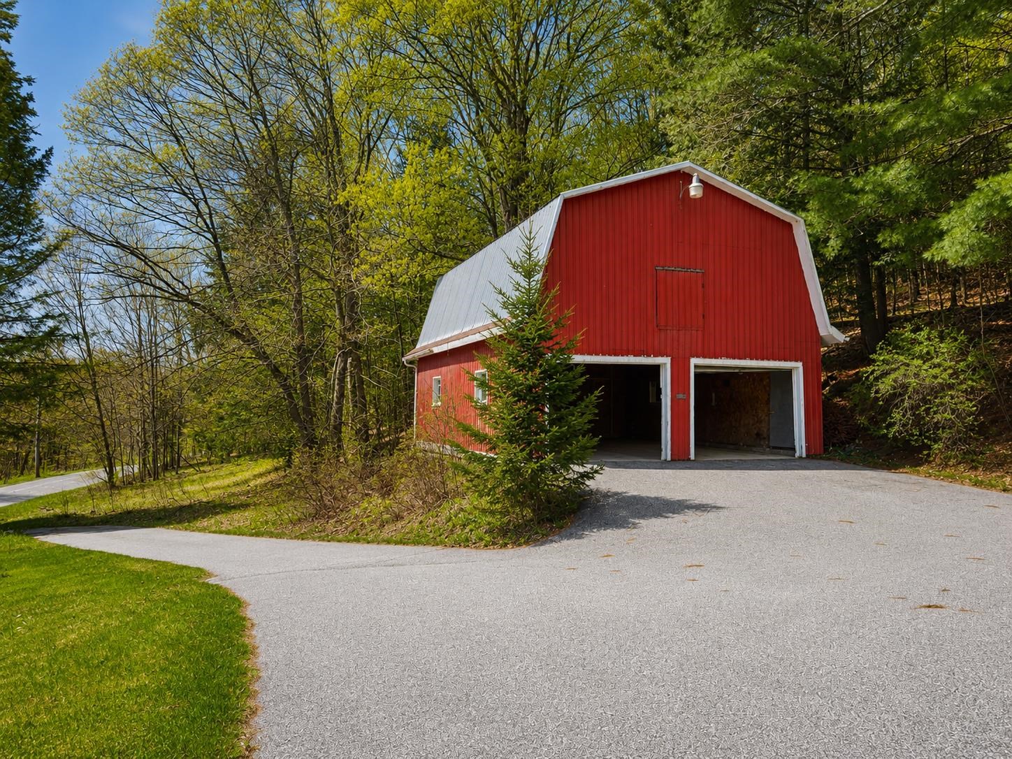 main property photo 9