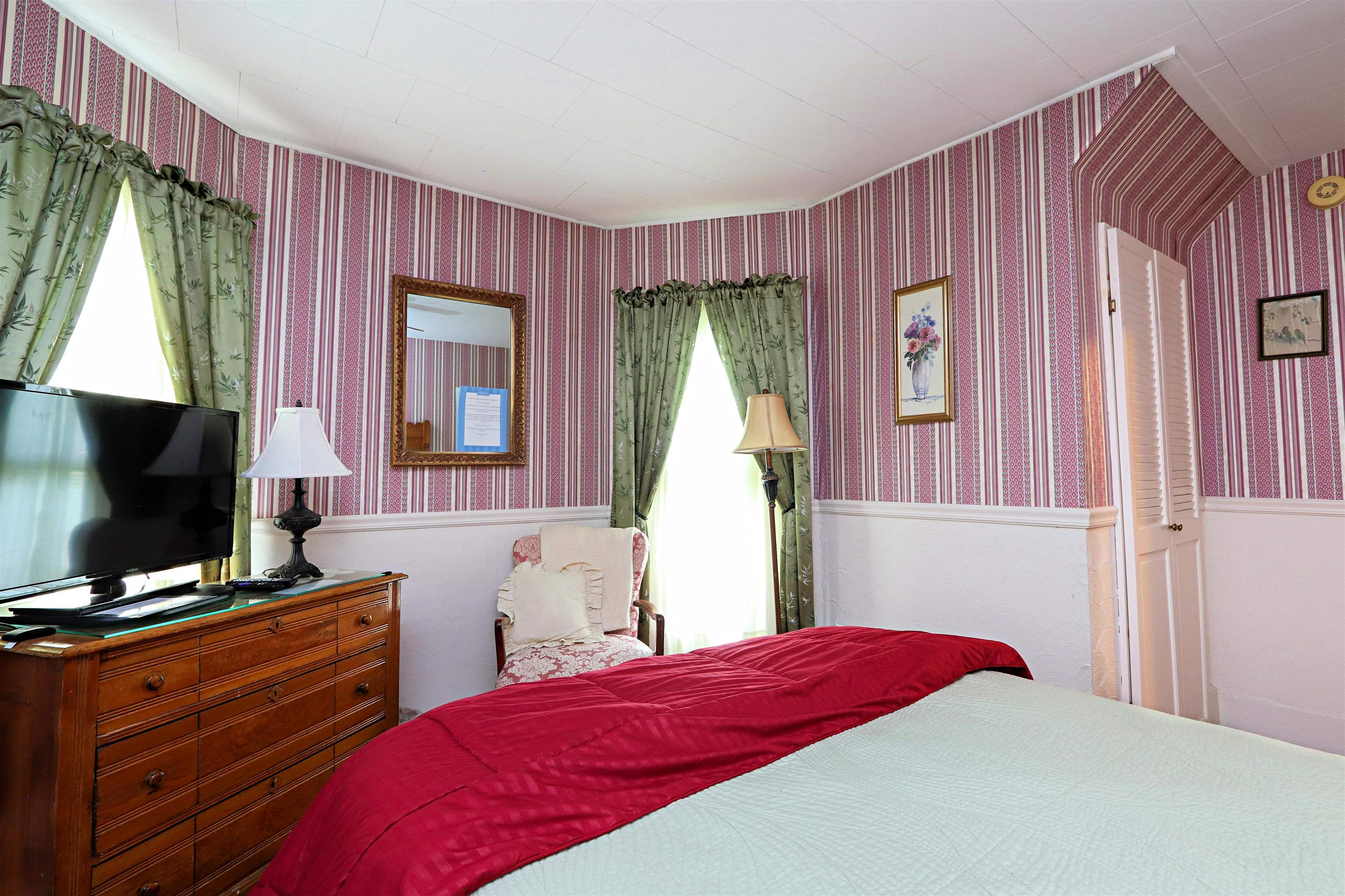 main property photo 18