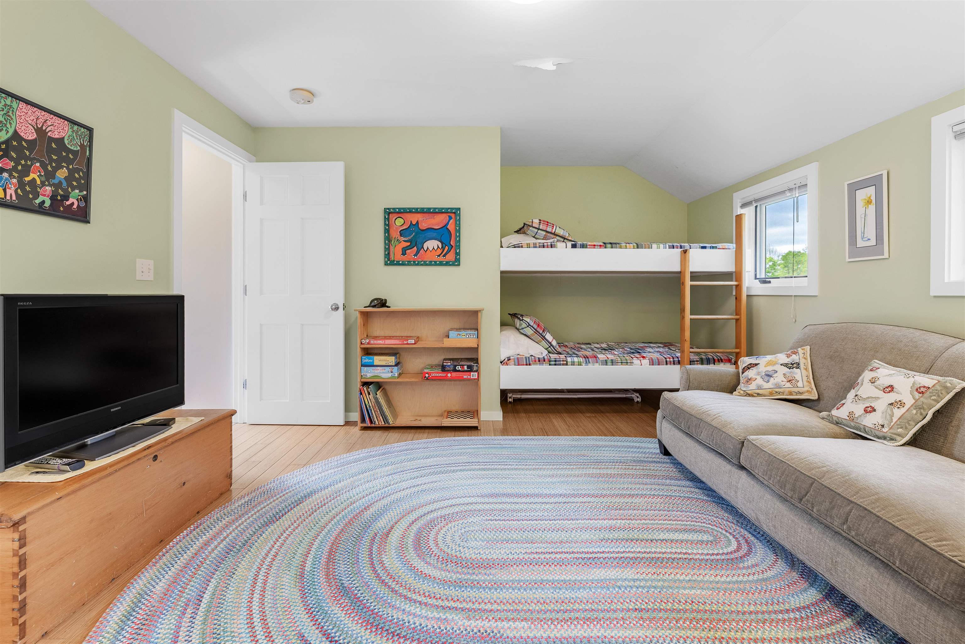 main property photo 32