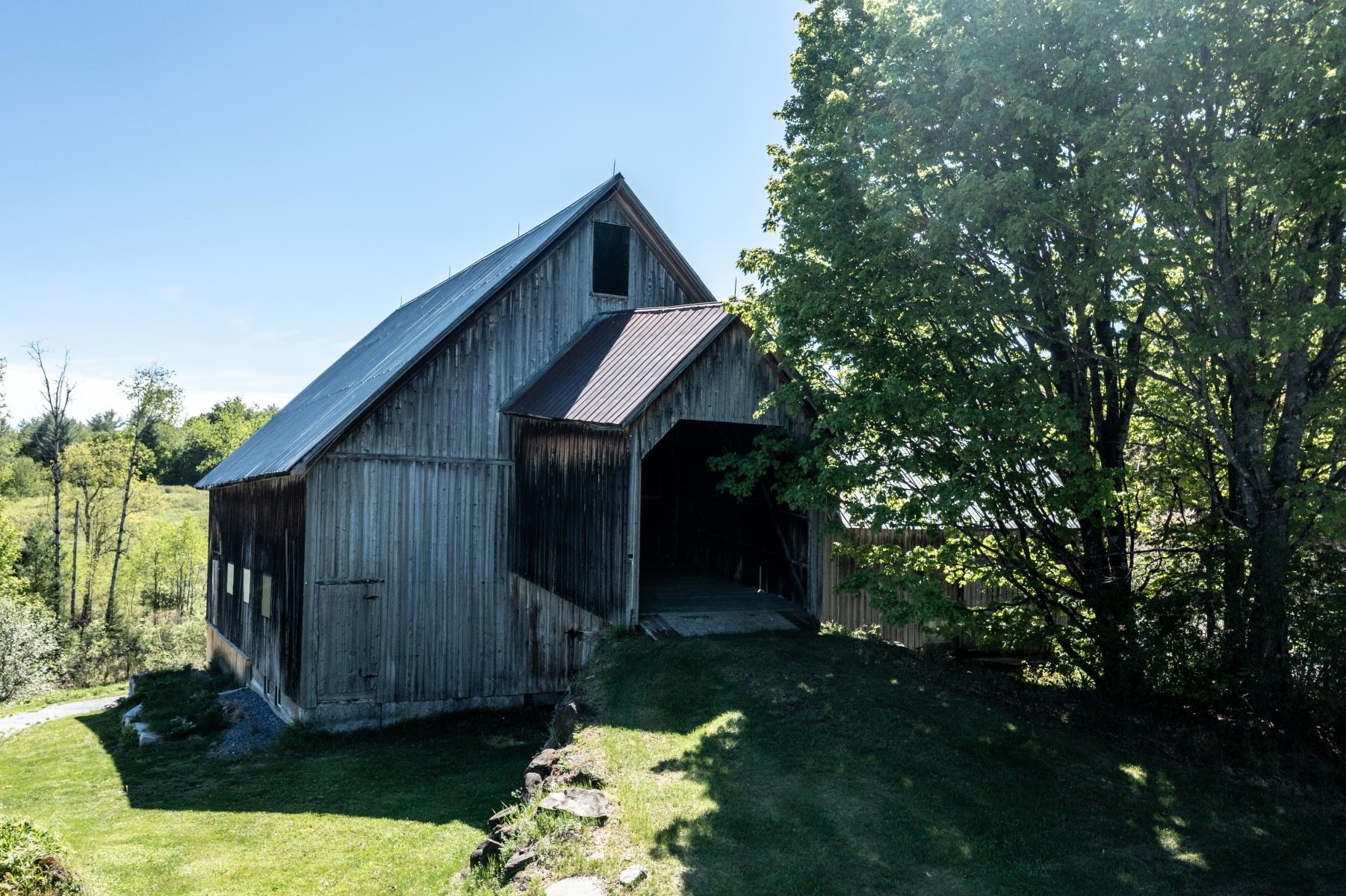 main property photo 20