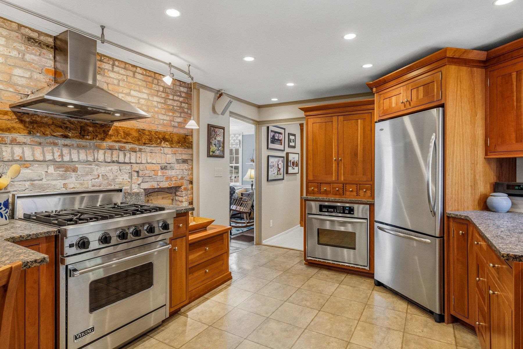 main property photo 16