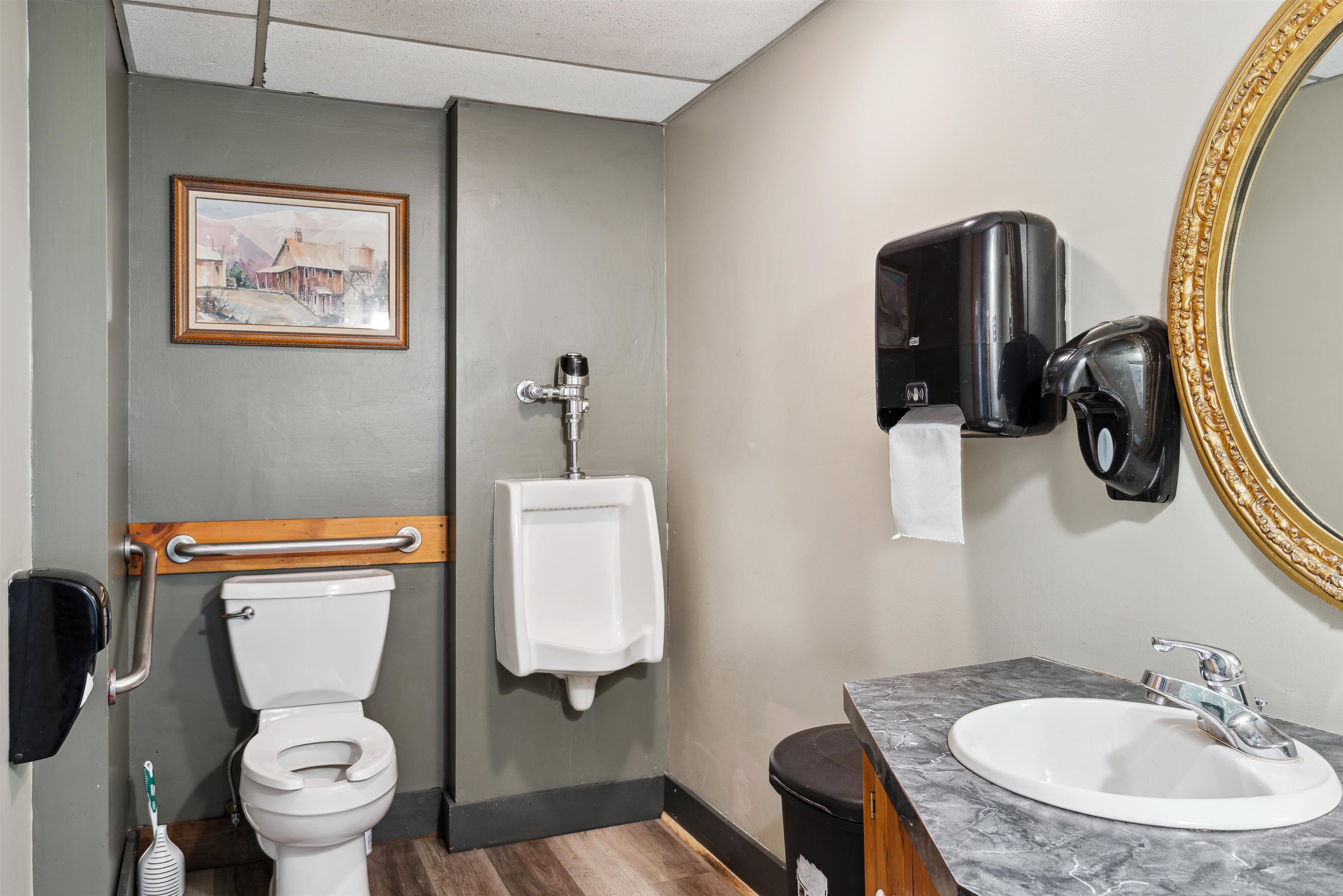 main property photo 16