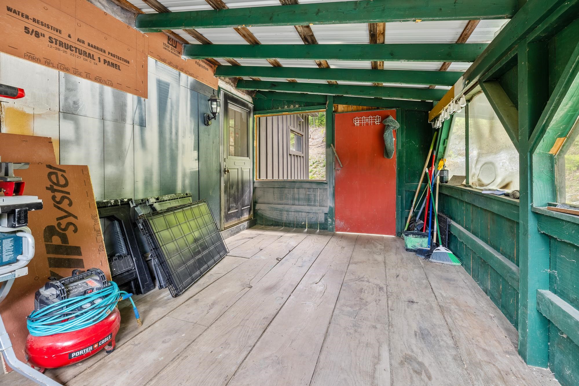 main property photo 28