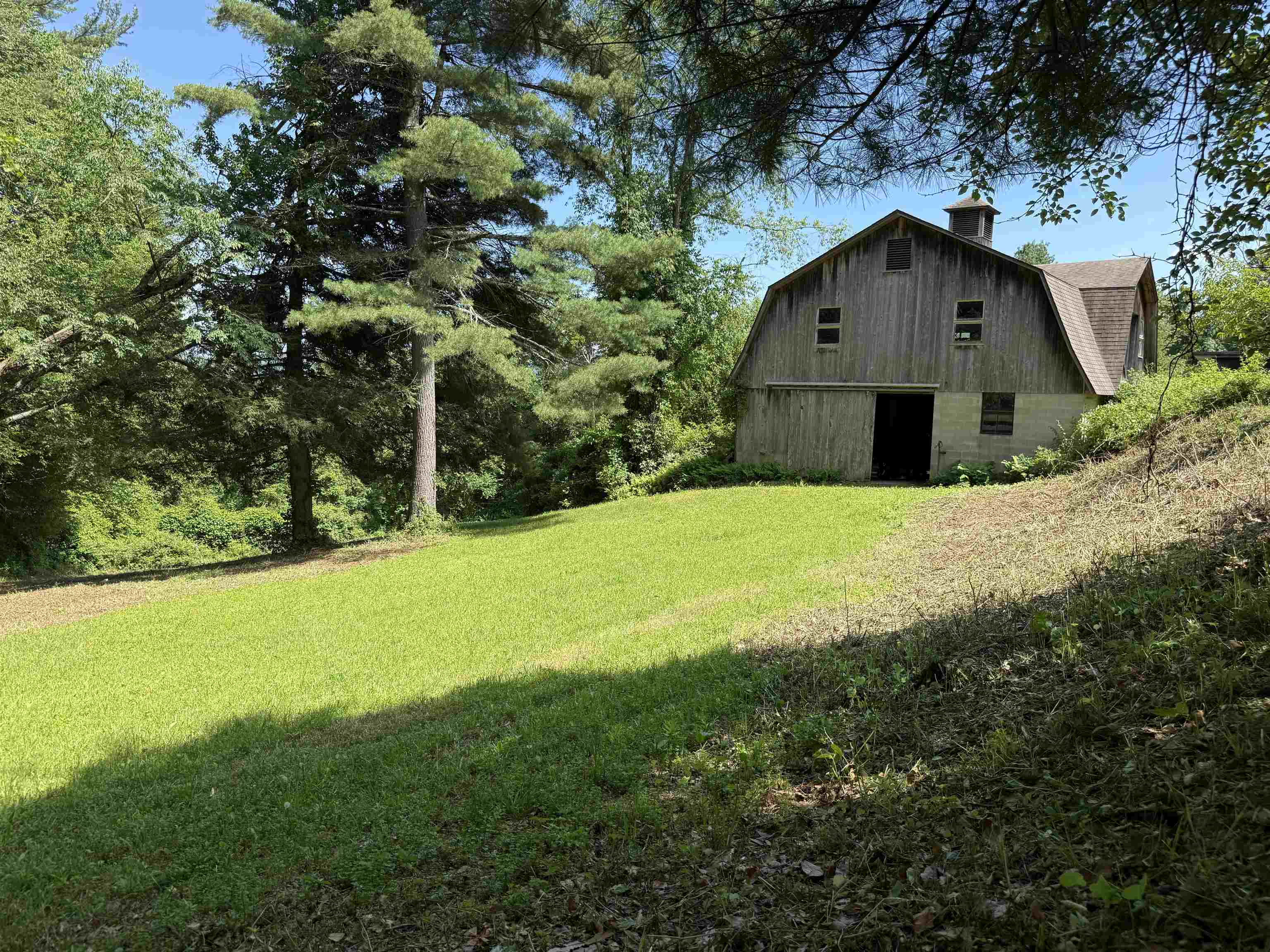 main property photo 11