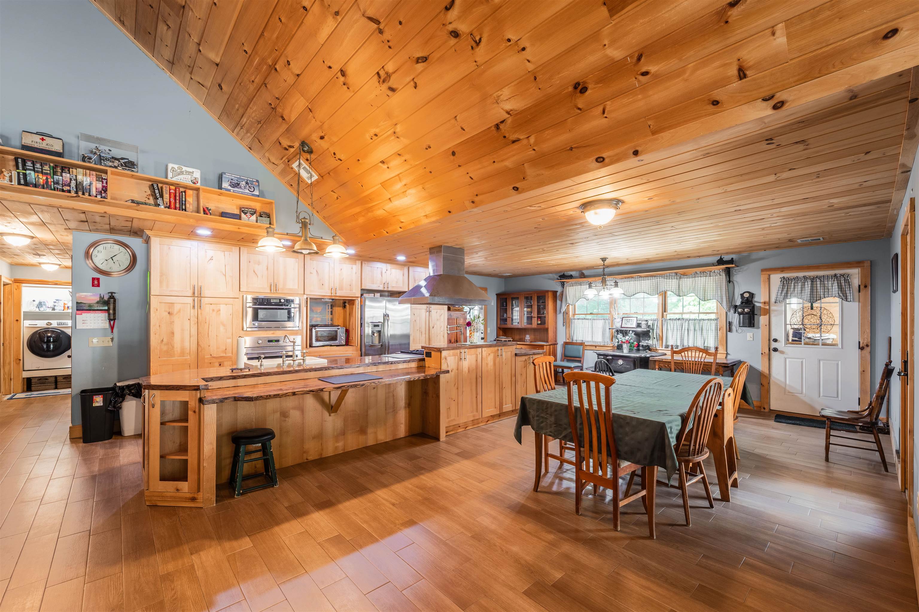 main property photo 10