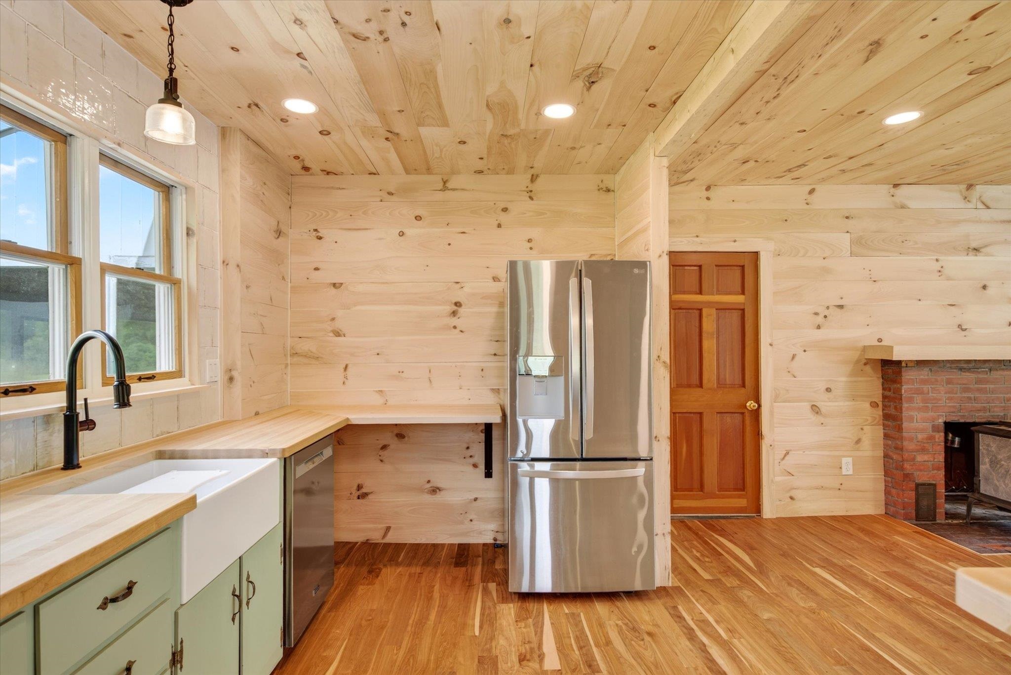 main property photo 9