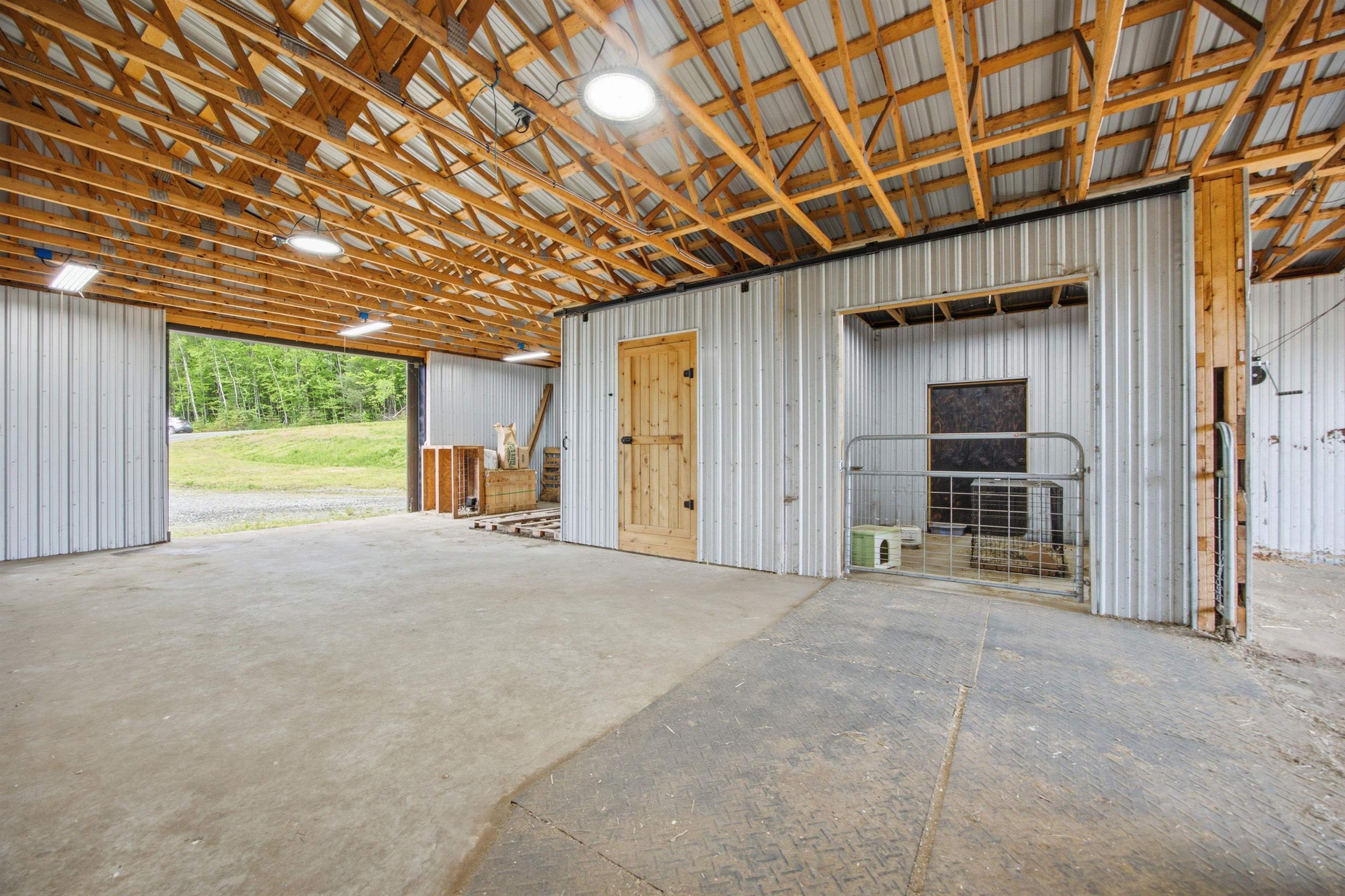 main property photo 40