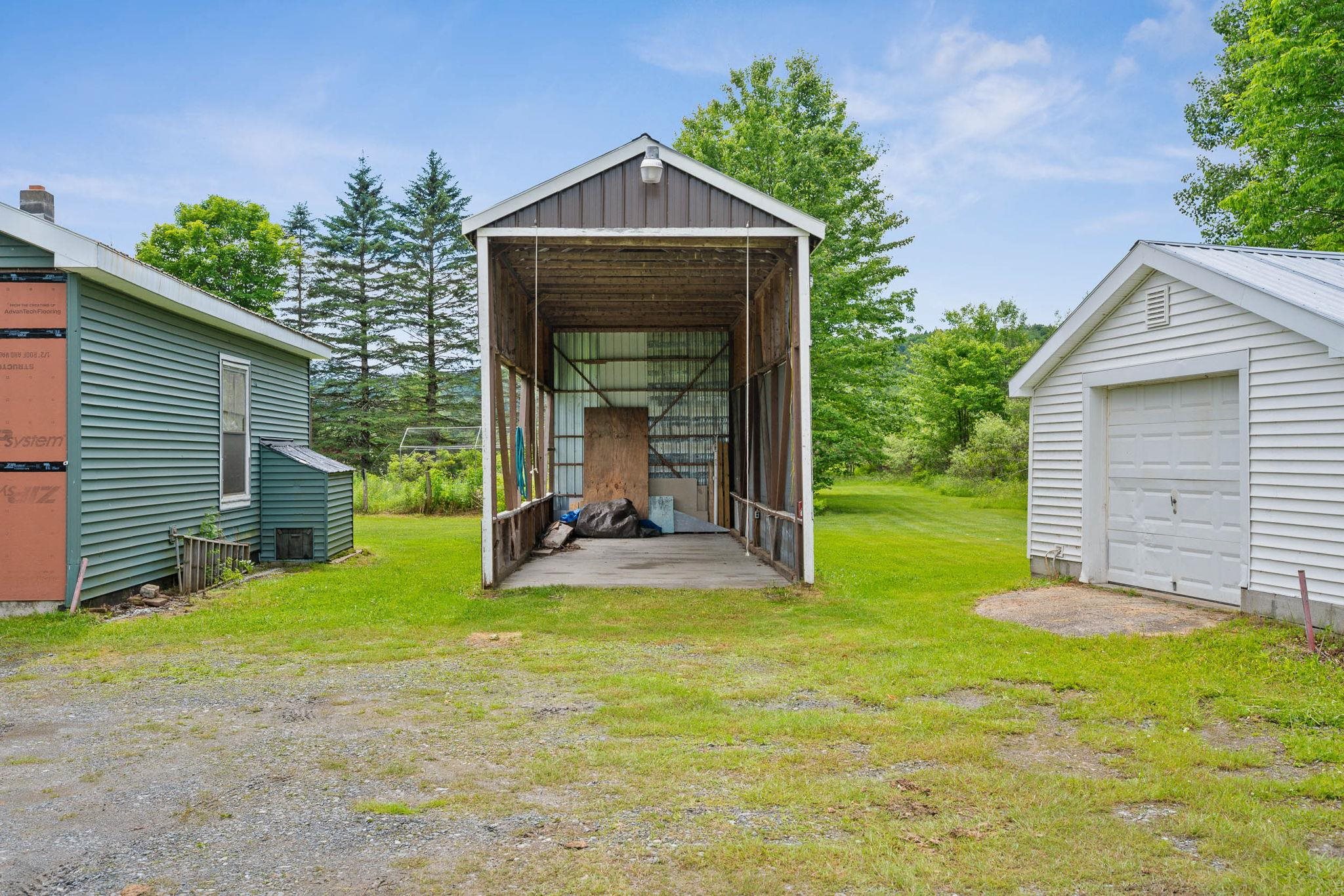 main property photo 40