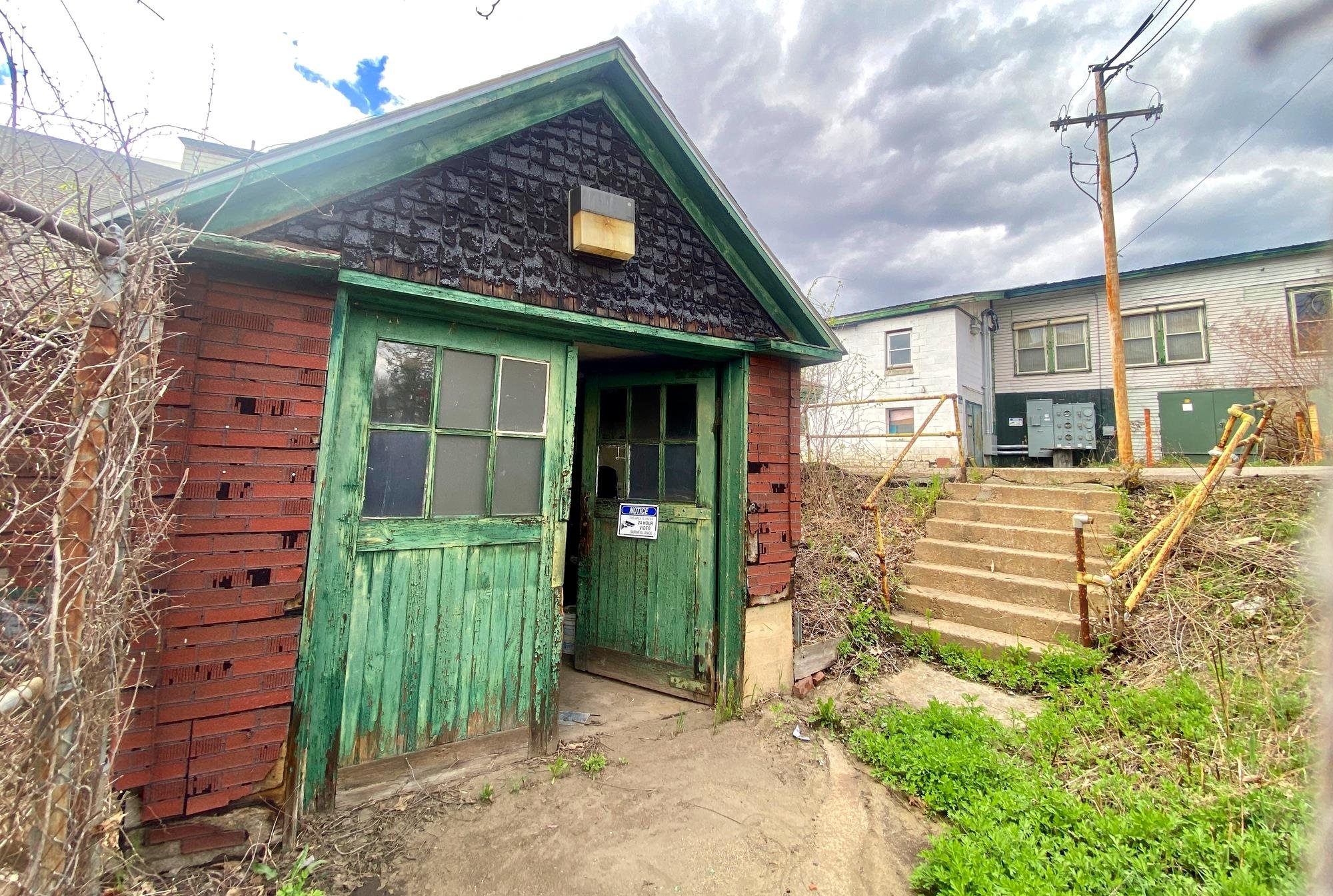 main property photo 28