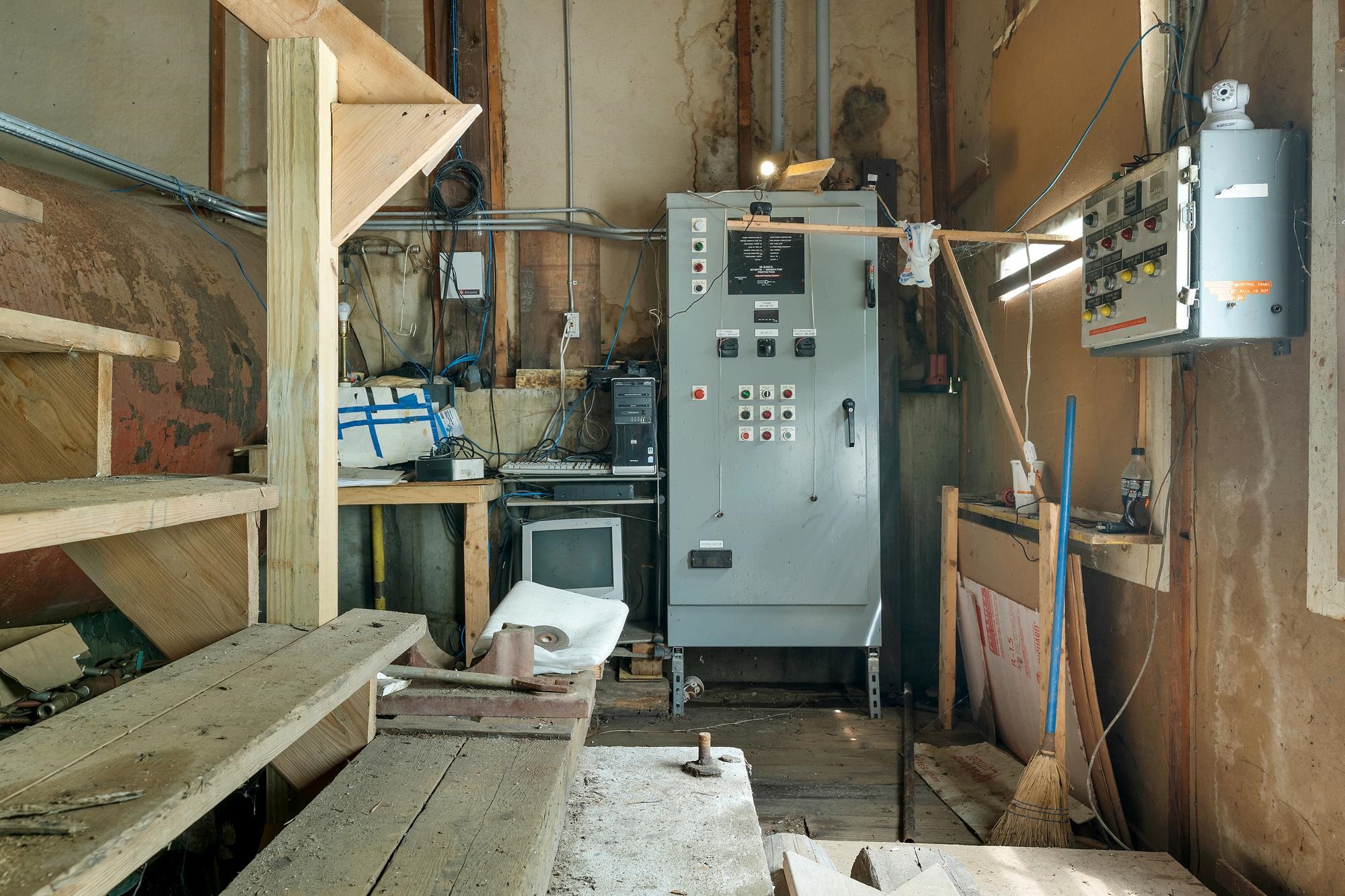 main property photo 37