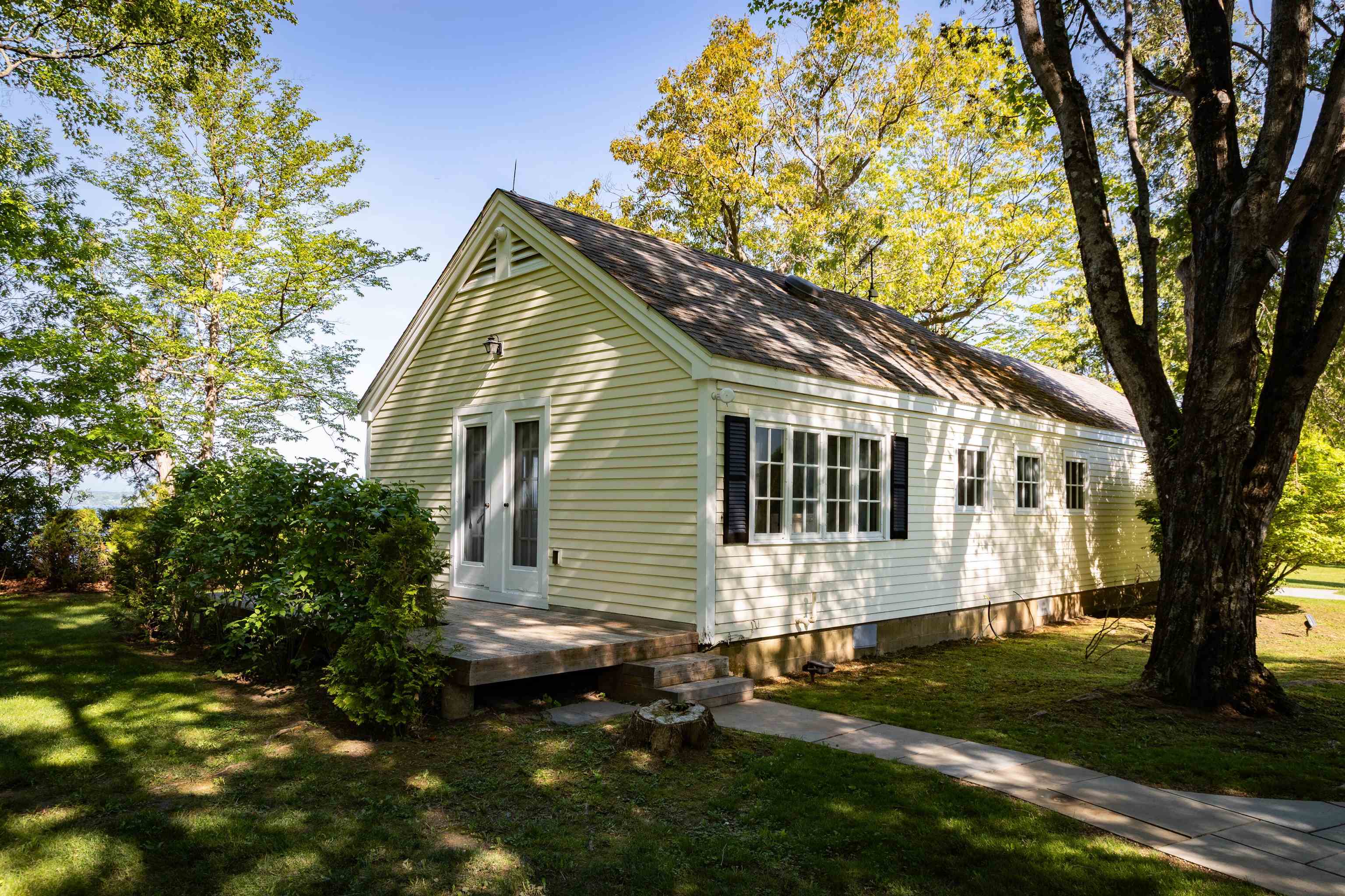 main property photo 28