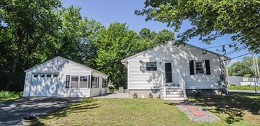 image of property with 3 Bed | 1 Bath | 1,040 Sqft