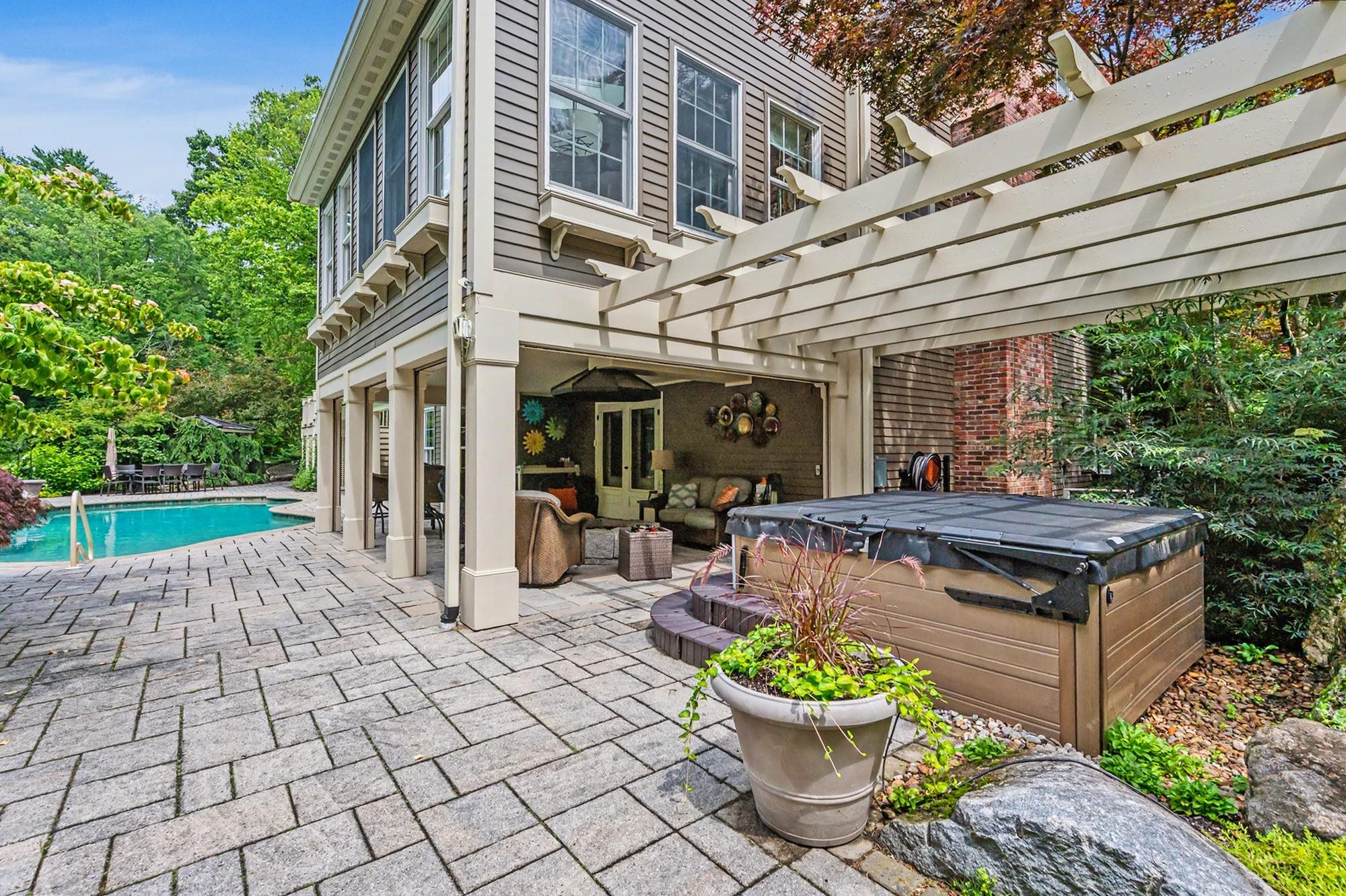 main property photo 32