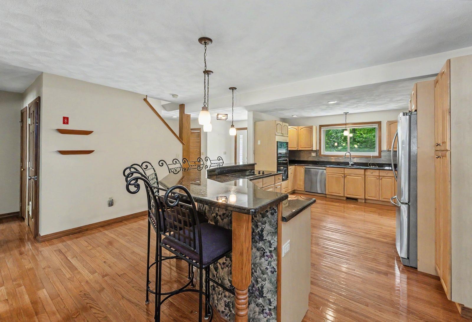 main property photo 9
