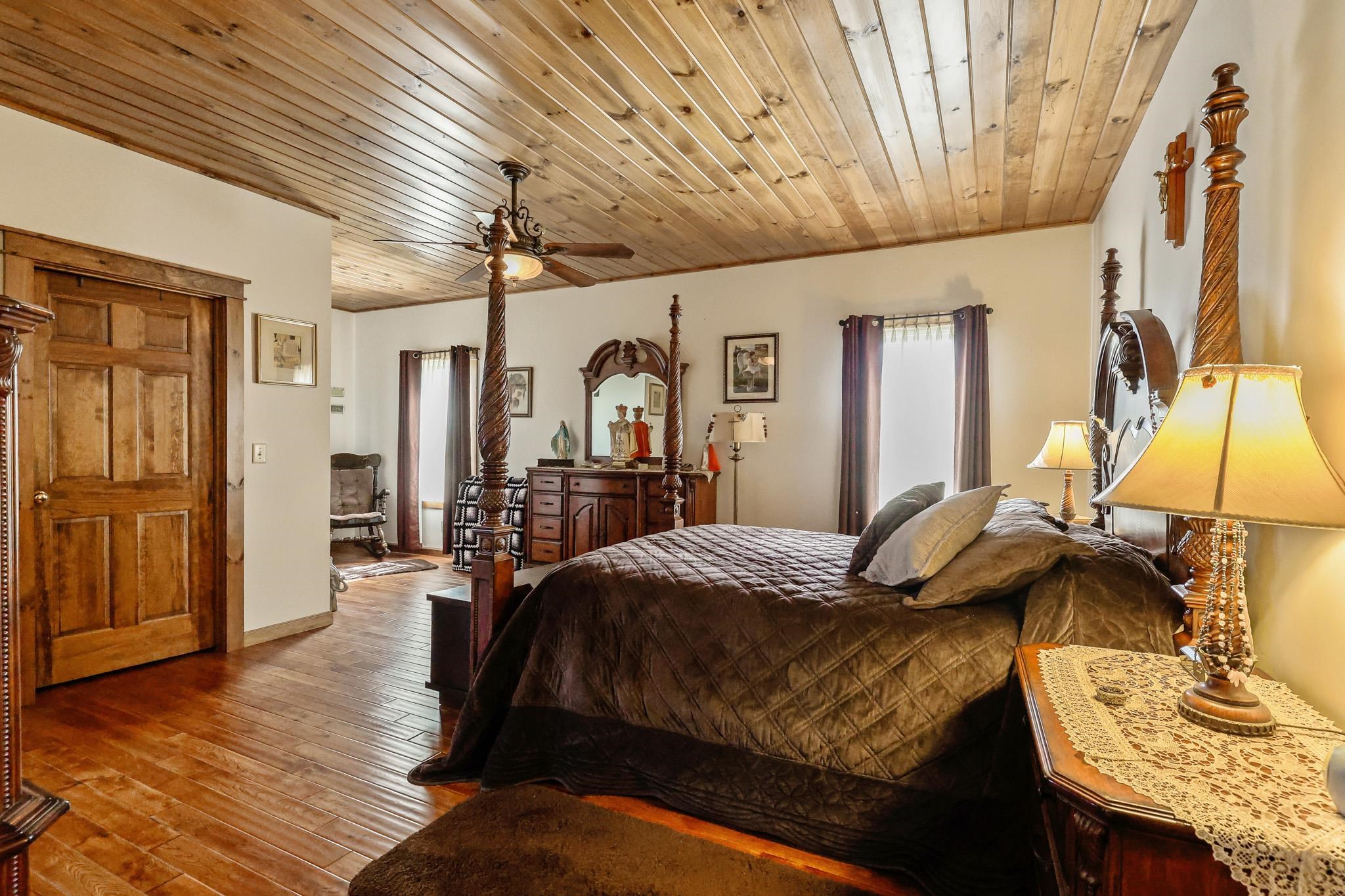 main property photo 45