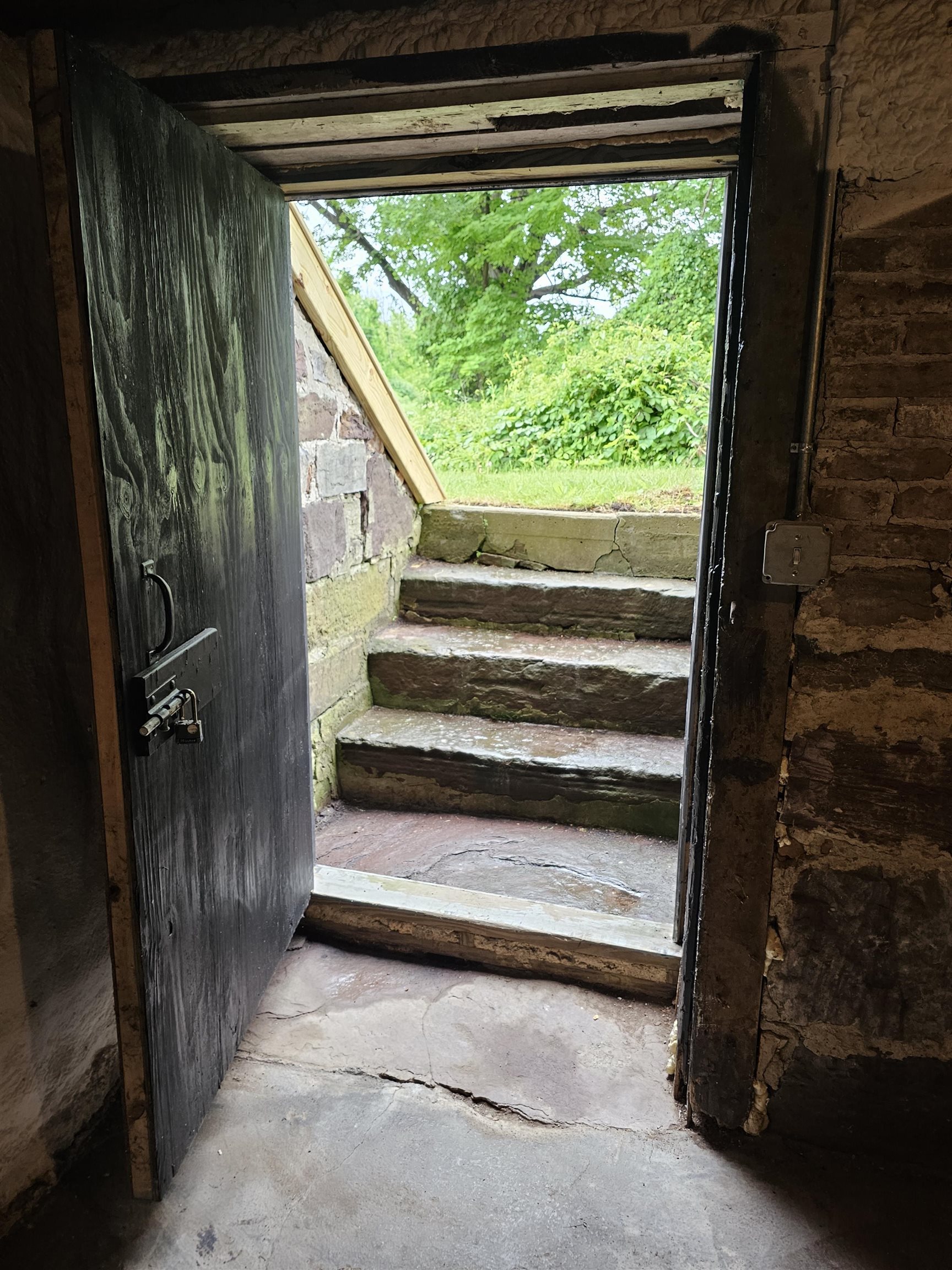 main property photo 36