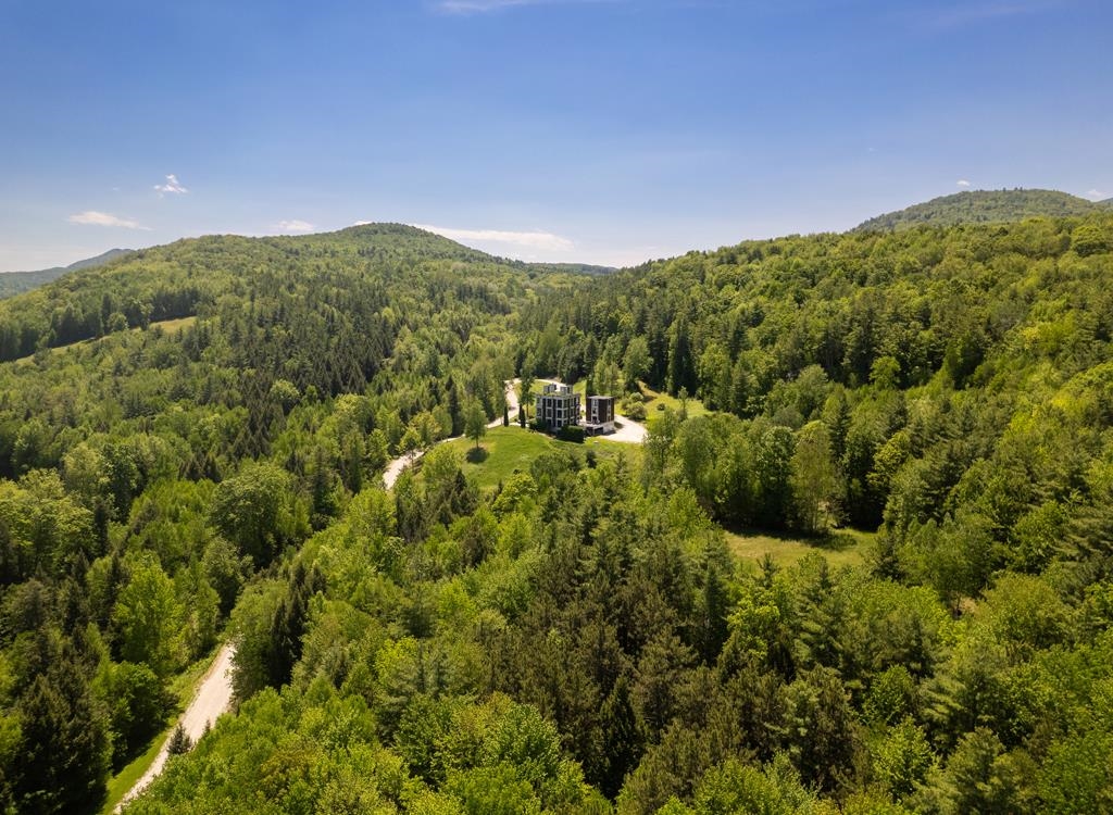 main property photo 4