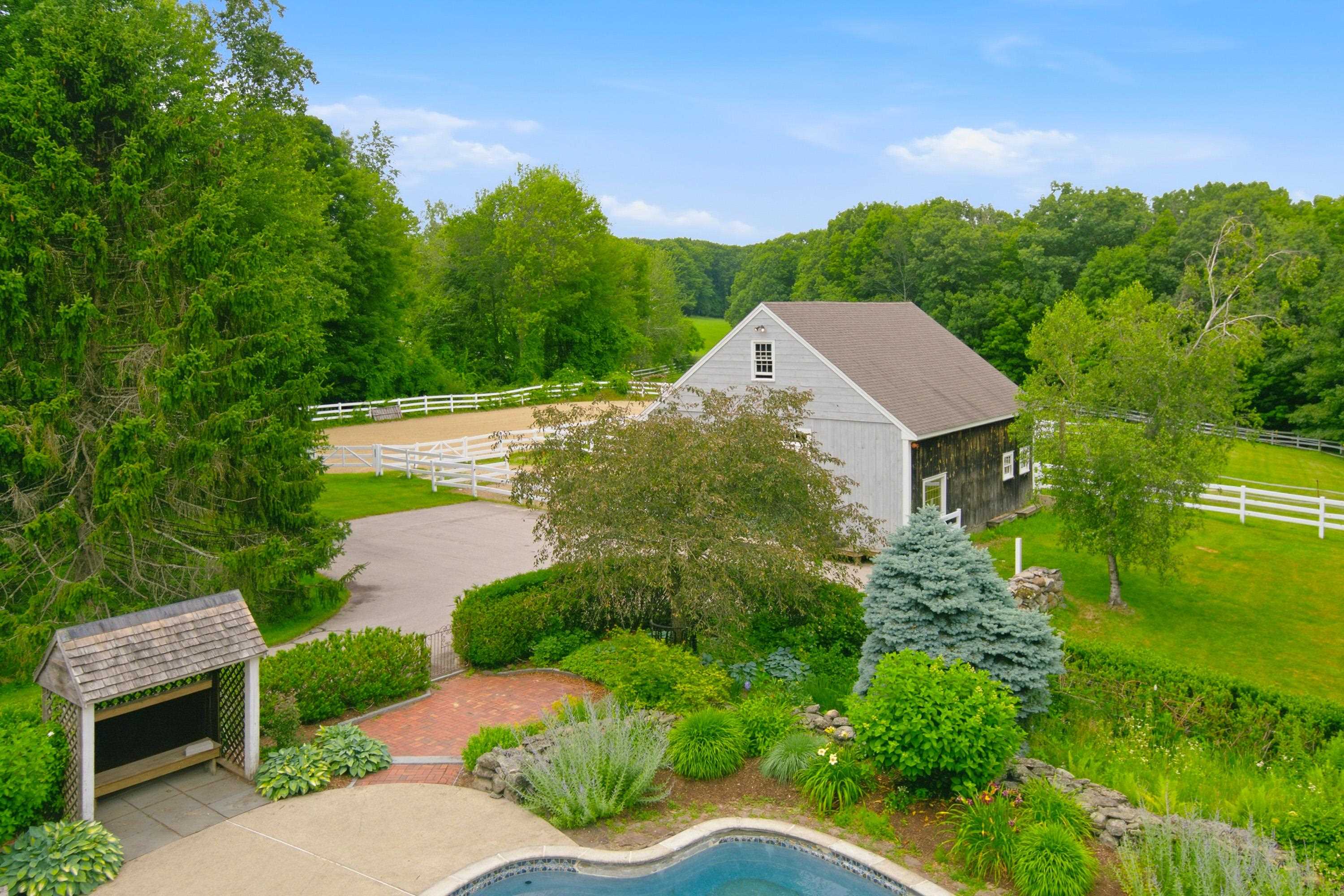 main property photo 32