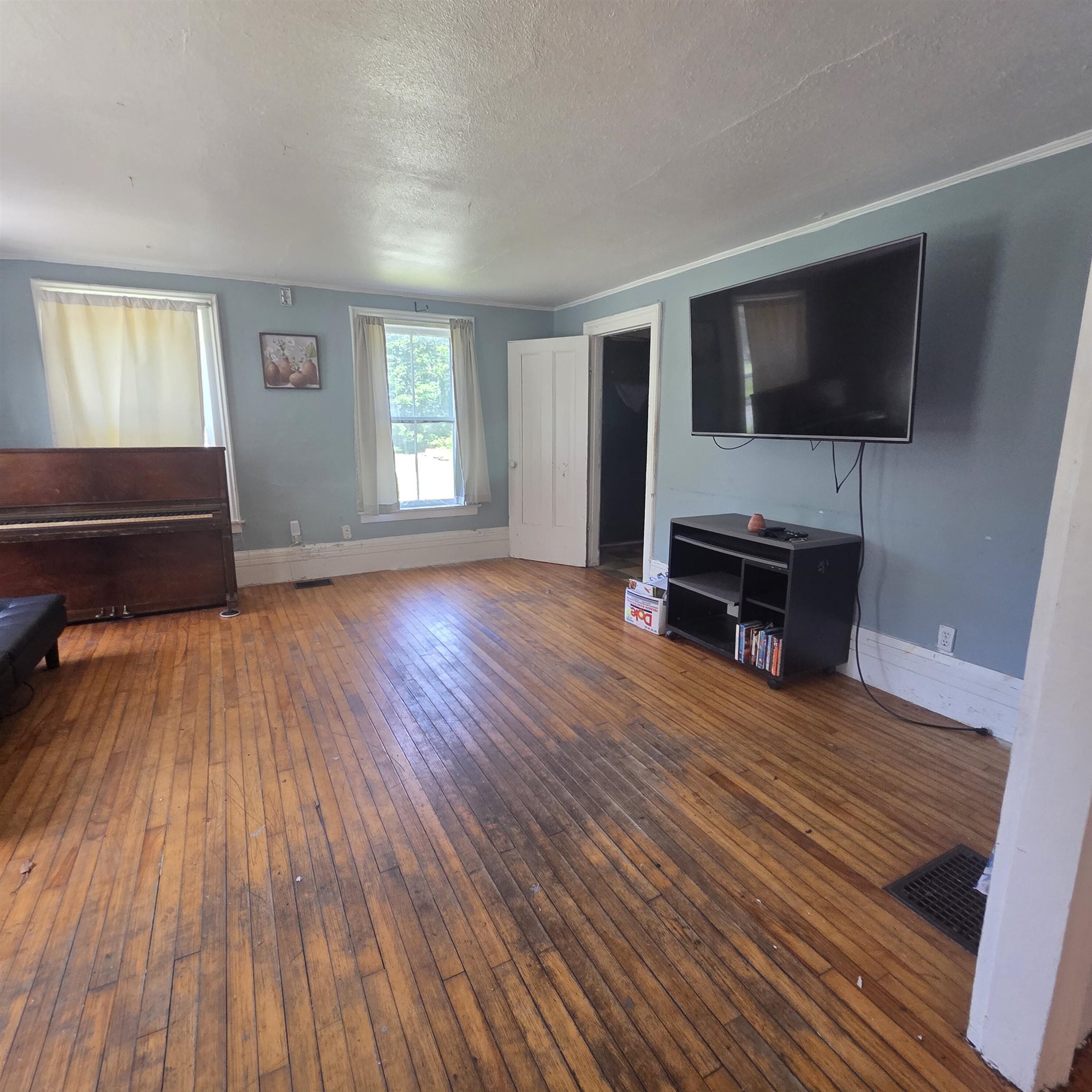 main property photo 6