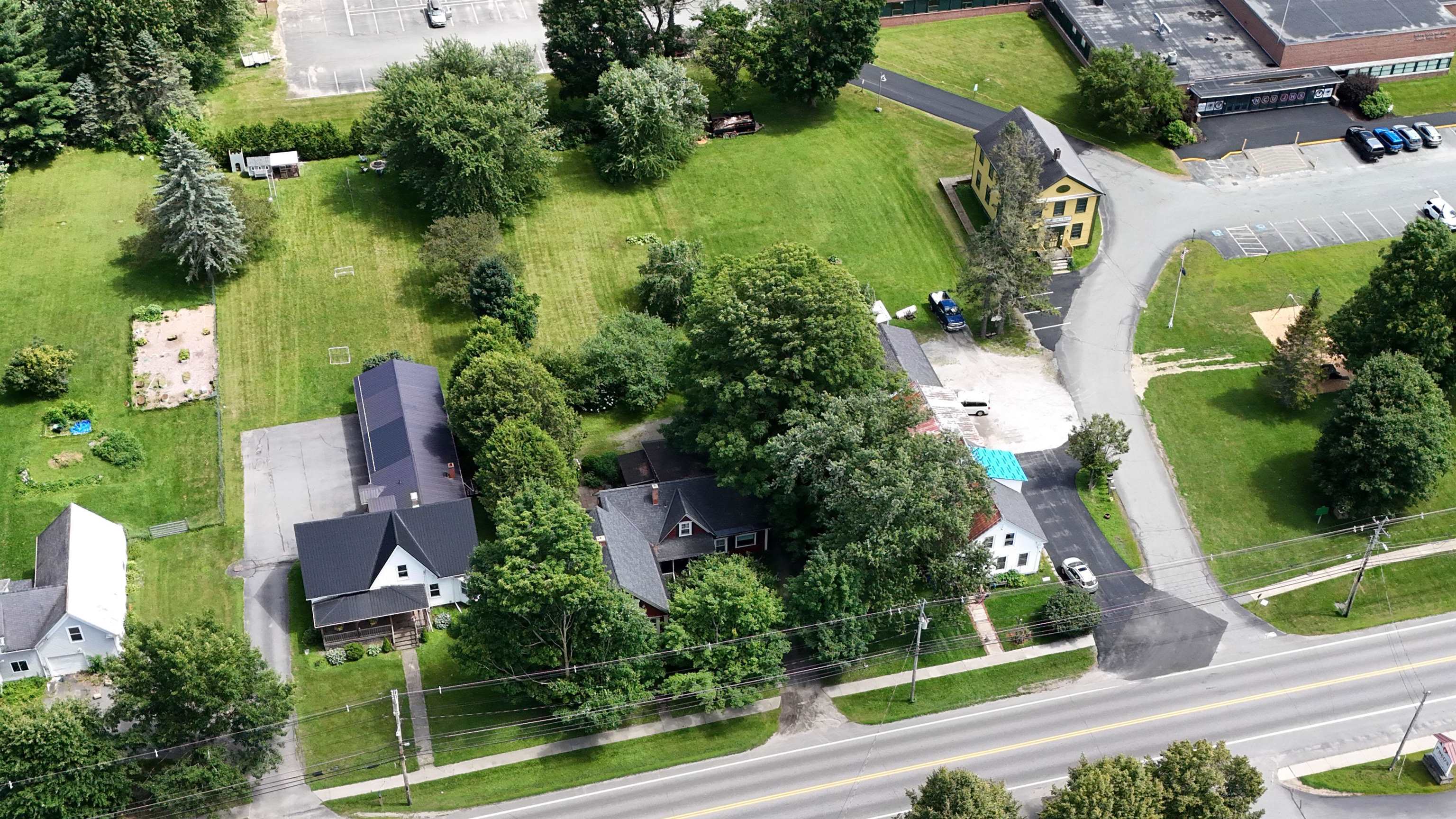main property photo 11