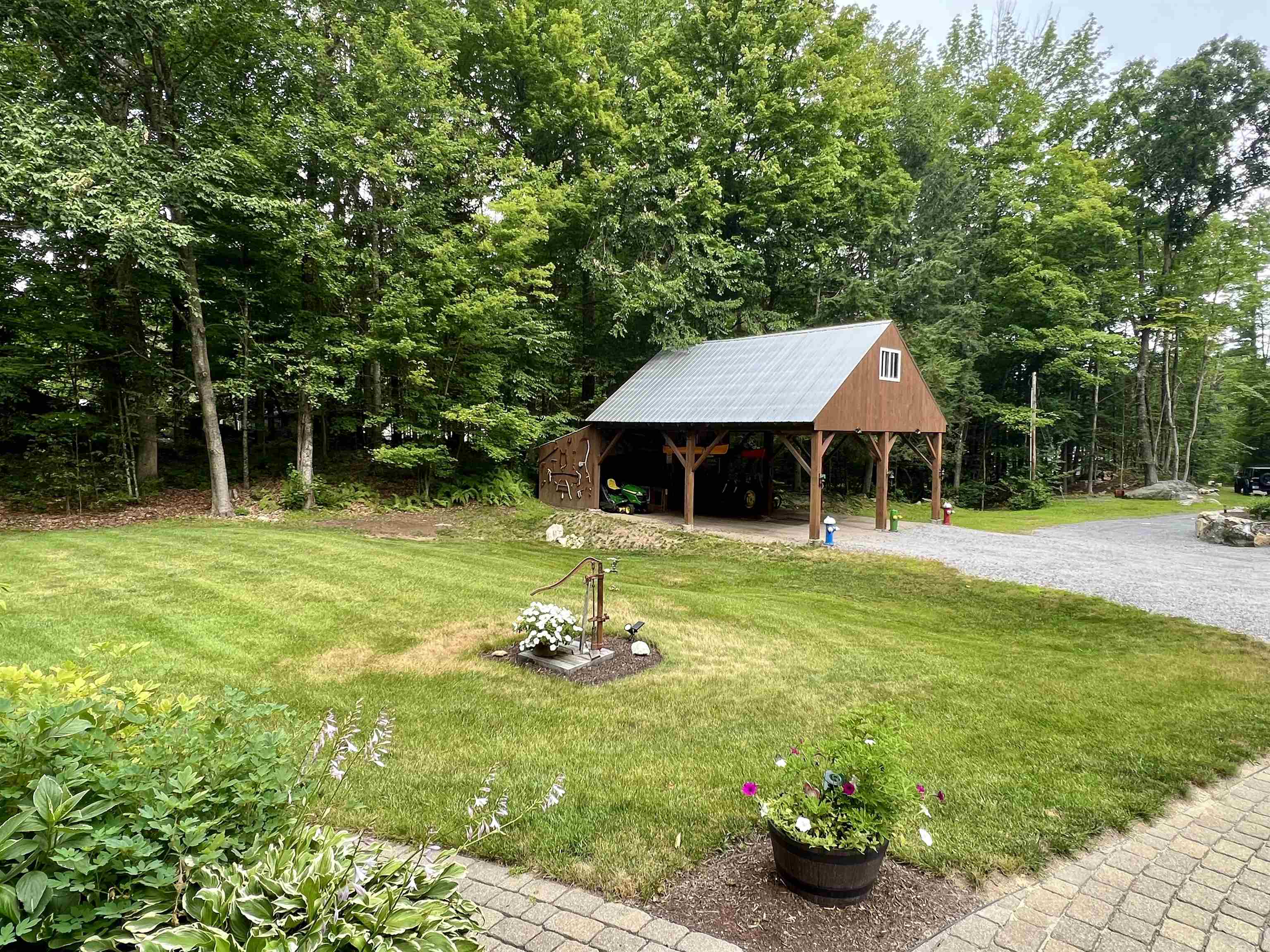 main property photo 45