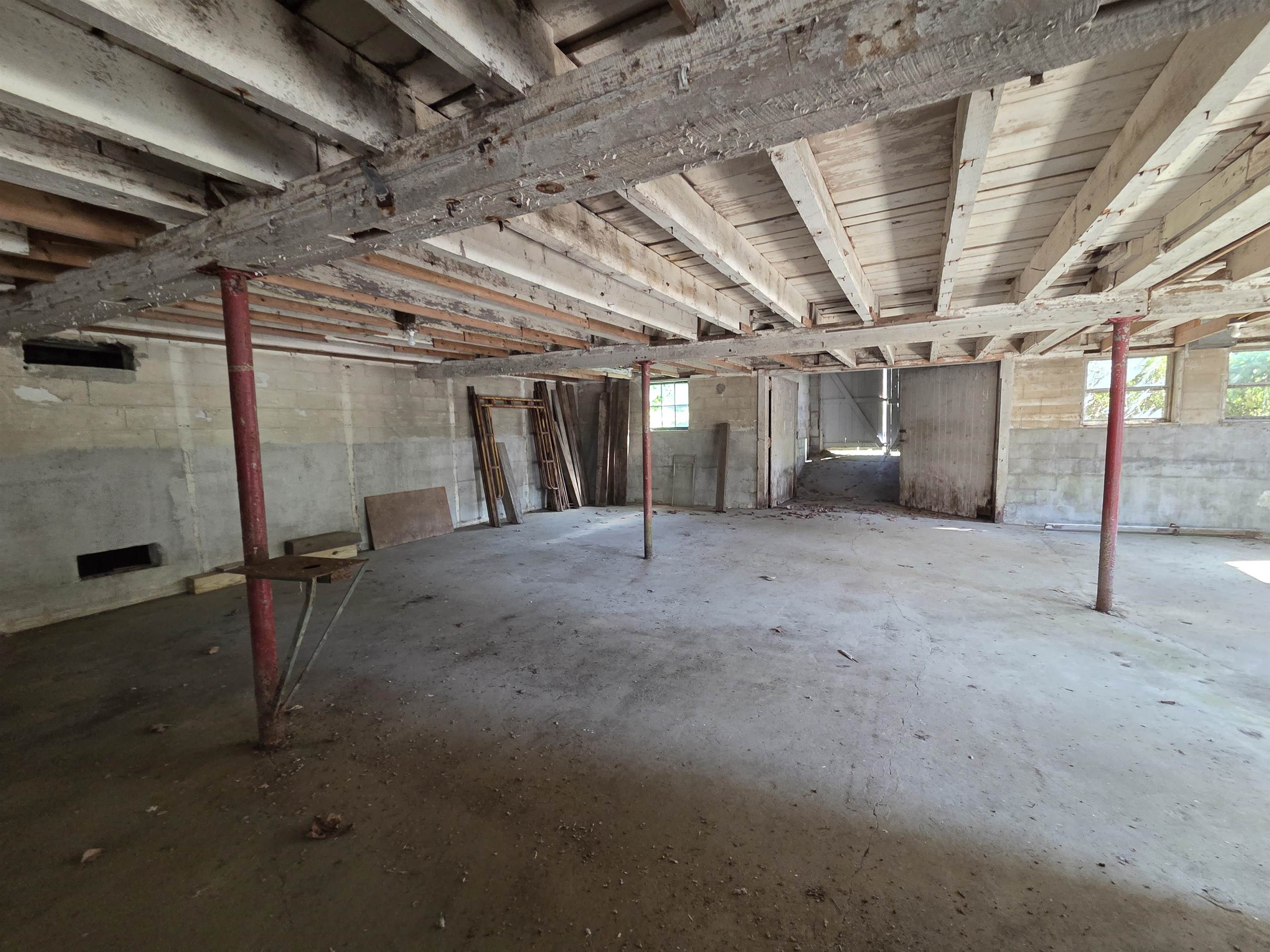 main property photo 40